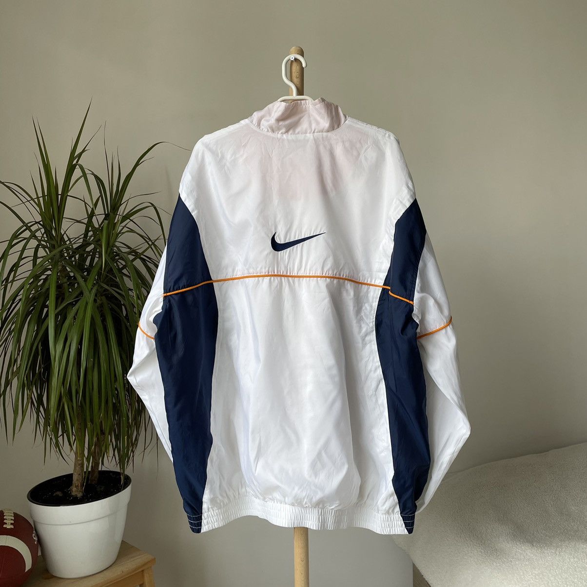 image of Nike Light Jacket in White, Men's (Size Large)