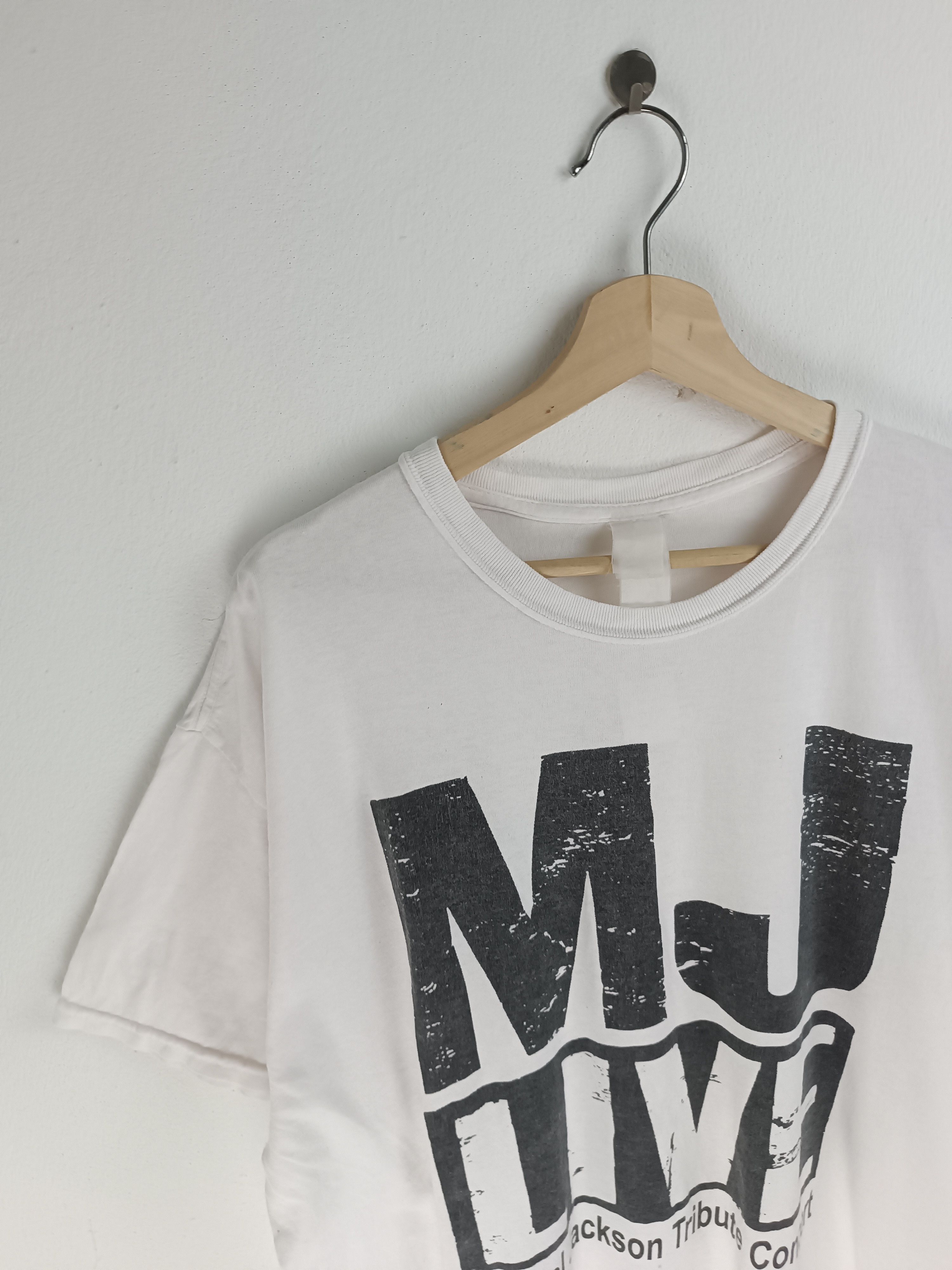 Michael Jackson VINTAGE MICHAEL JACKSON TRIBUTE CONCERT TEE Size US XL / EU 56 / 4 - 5 Thumbnail