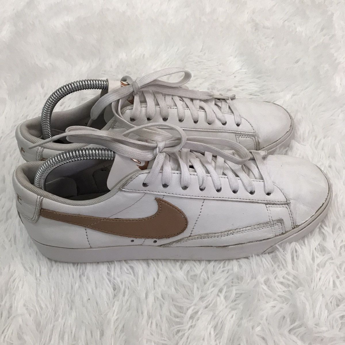 Nike Nike Blazer Low White Size US 9.5 / EU 42-43 - 2 Thumbnail