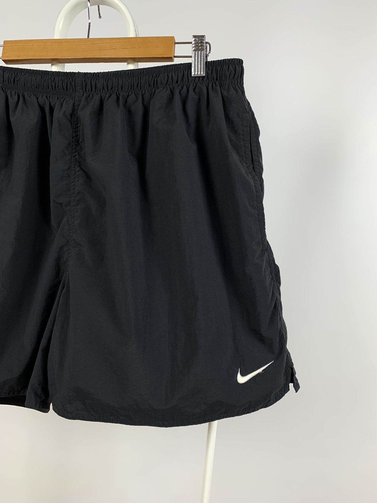 Nike 90s Vintage Nike Big Logo Swoosh Nylon Black Shorts Size US 36 / EU 52 - 5 Thumbnail
