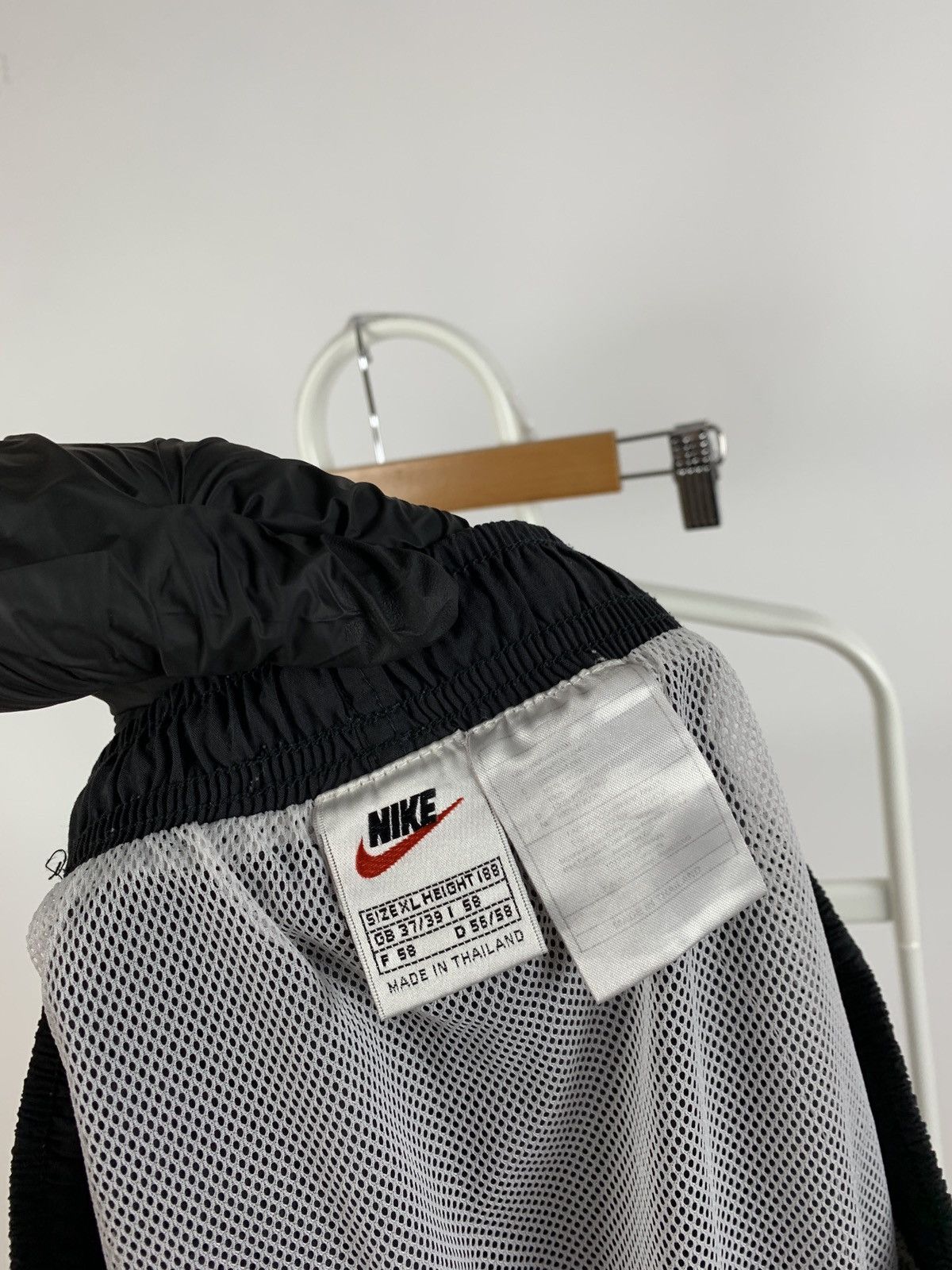 Nike 90s Vintage Nike Big Logo Swoosh Nylon Black Shorts Size US 36 / EU 52 - 9 Thumbnail
