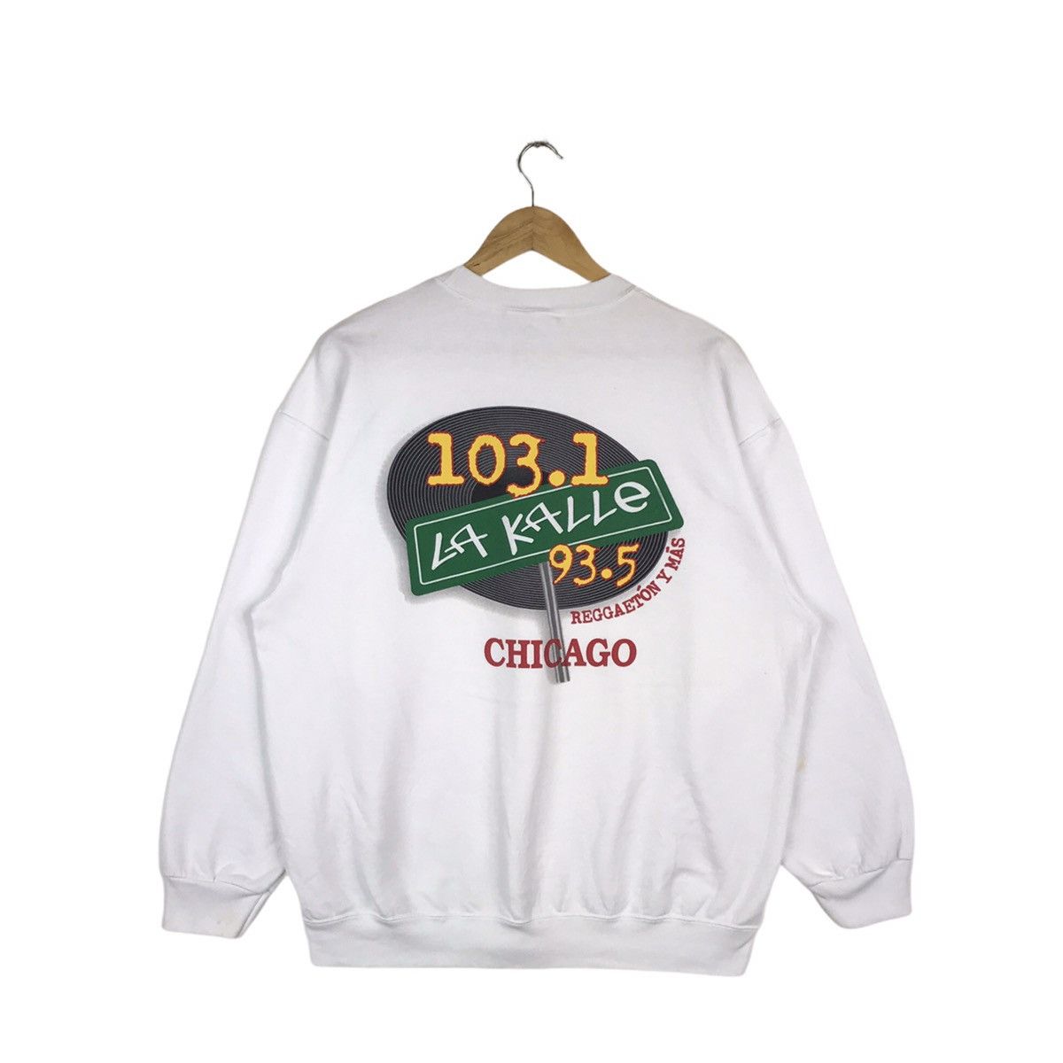 Fruit Of The Loom Vintage La Kalle Reggaeton Y Mas Chicago Sweatshirt Size US XL / EU 56 / 4 - 1 Thumbnail