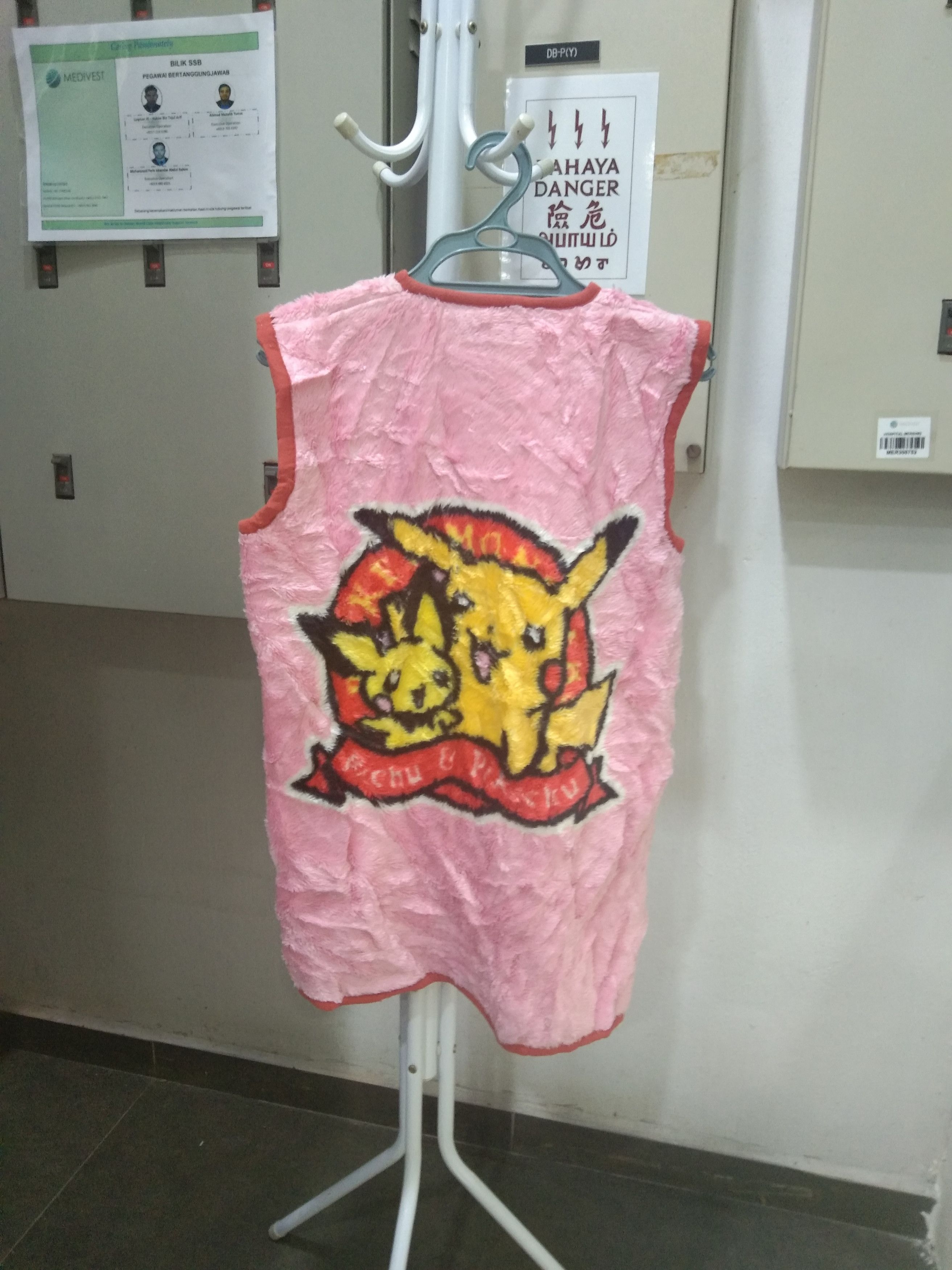 Pokemon POKEMON FLUFFY YARN SLEEVELESS JACKET Size S / US 4 / IT 40 - 1 Thumbnail