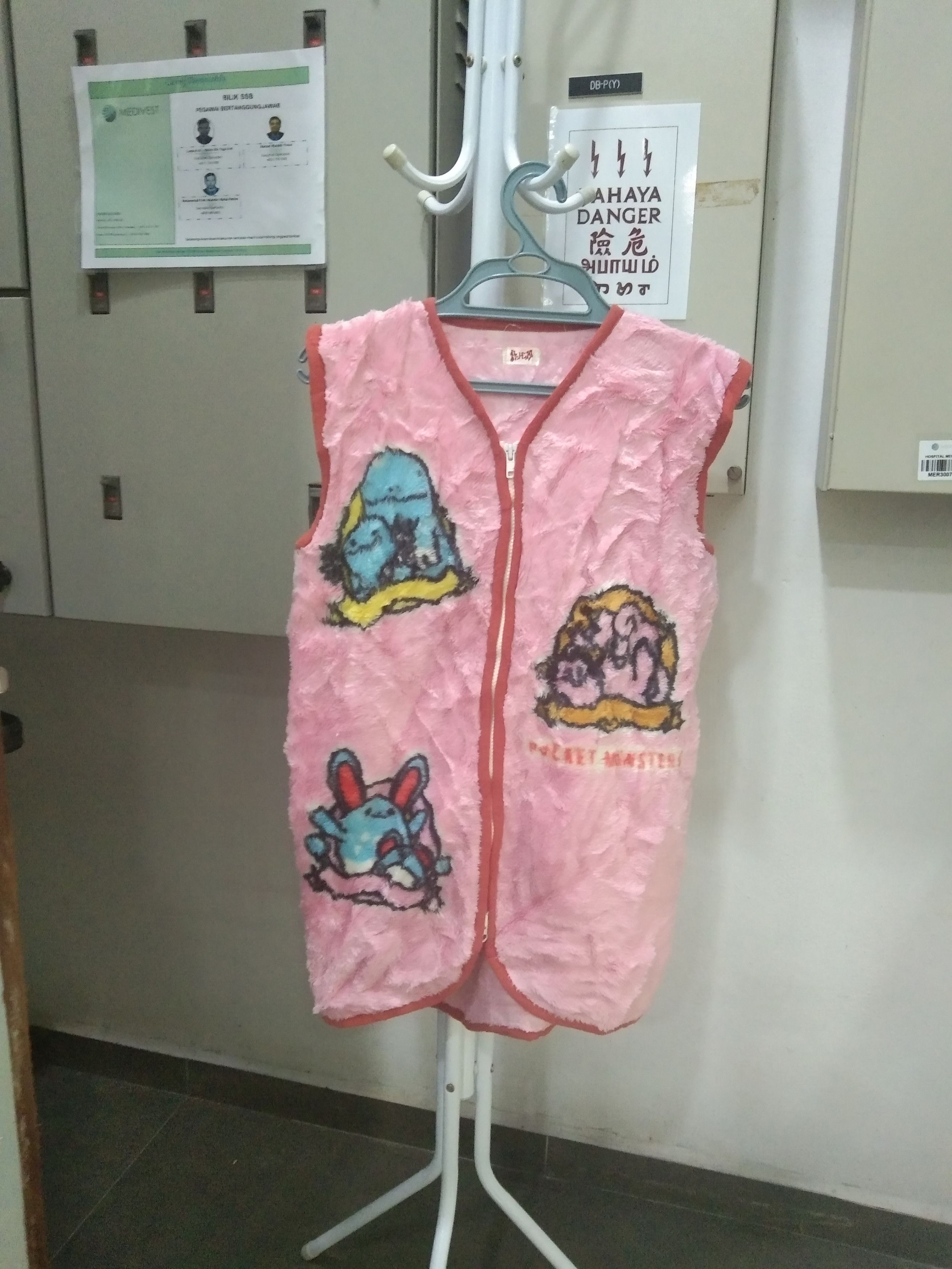 Pokemon POKEMON FLUFFY YARN SLEEVELESS JACKET Size S / US 4 / IT 40 - 2 Thumbnail