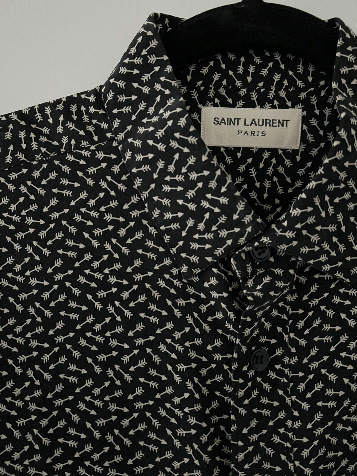 Hedi Slimane × Saint Laurent Paris Arrow Silk Shirt in Black Size US S / EU 44-46 / 1 - 2 Thumbnail