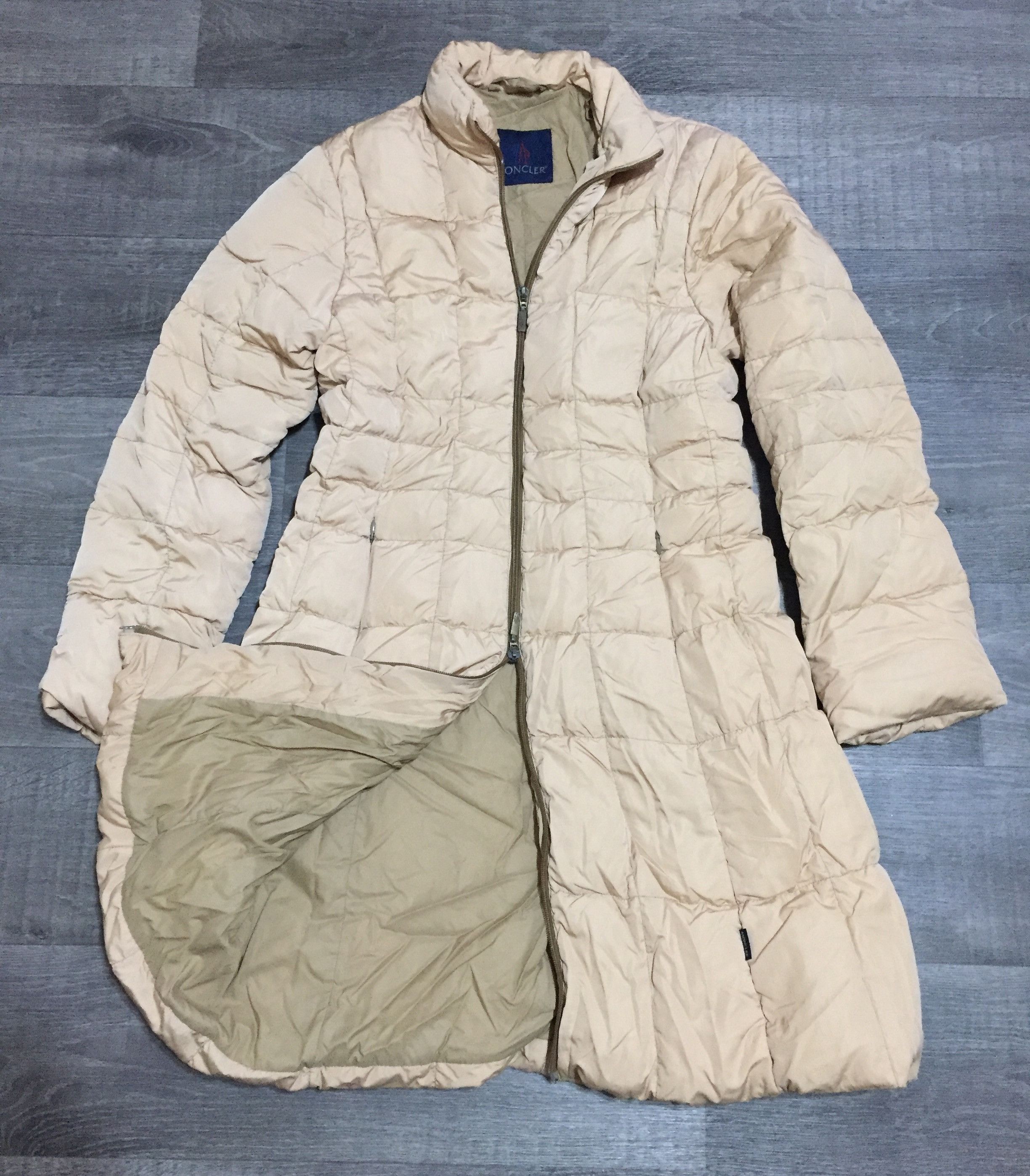 Moncler Women's Beige Down Jacket Vintage Giubbotto Grenoble Size XS / US 0-2 / IT 36-38 - 3 Thumbnail
