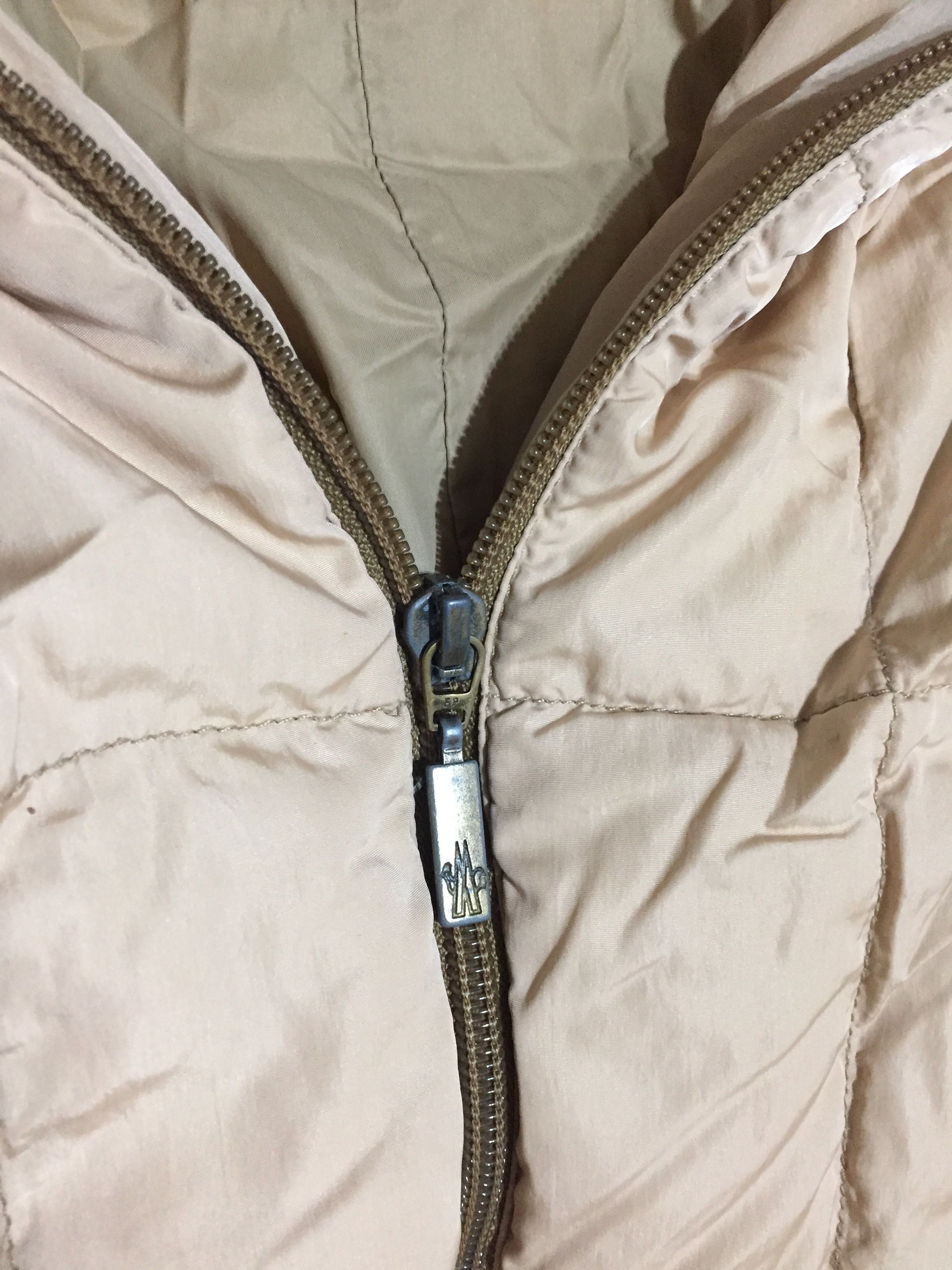 Moncler Women's Beige Down Jacket Vintage Giubbotto Grenoble Size XS / US 0-2 / IT 36-38 - 7 Thumbnail