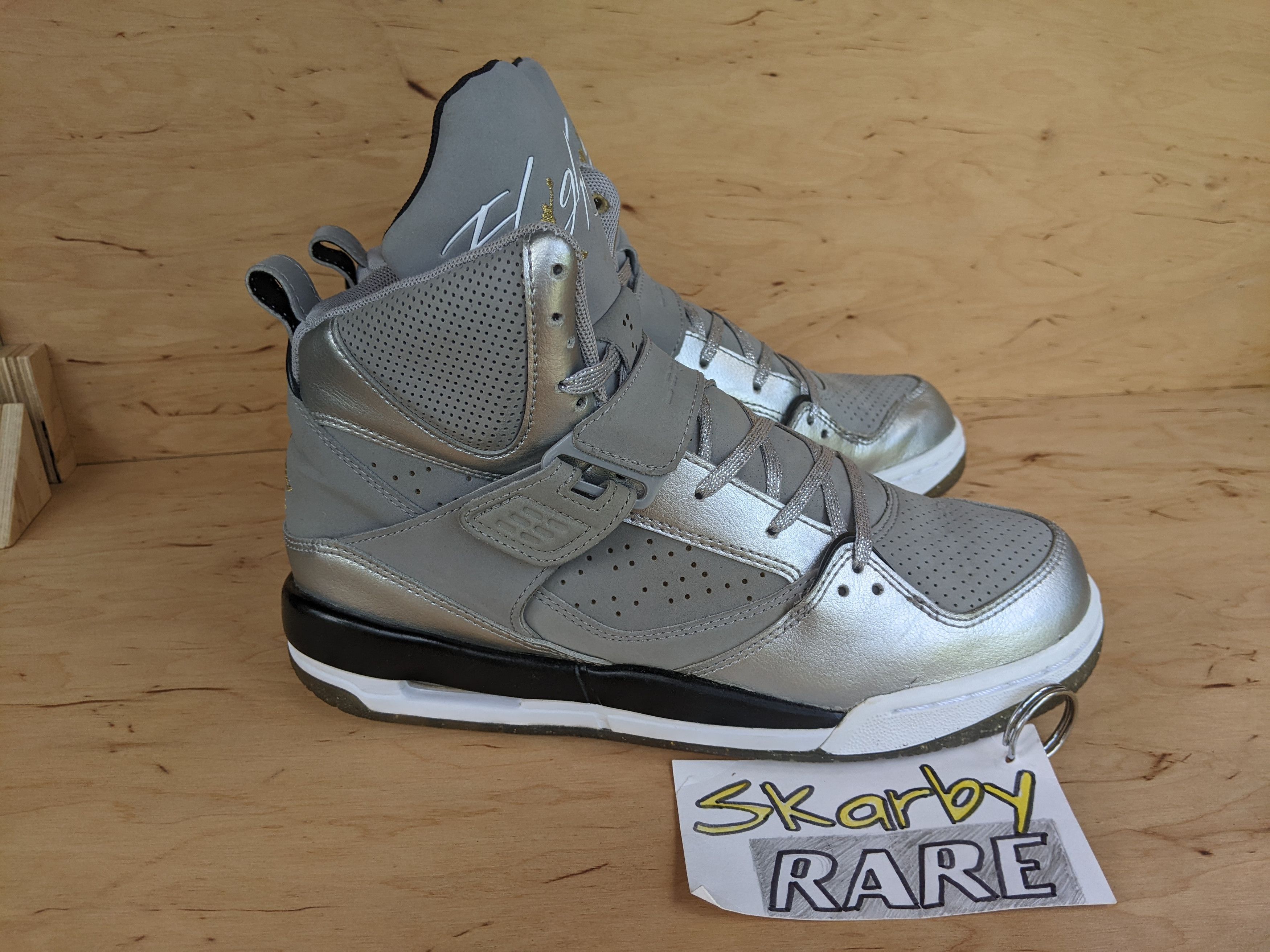 Jordan Brand Jordan Flight 45 High GS 'Metallic Silver' by Nike Size US 8.5 / IT 38.5 - 2 Thumbnail