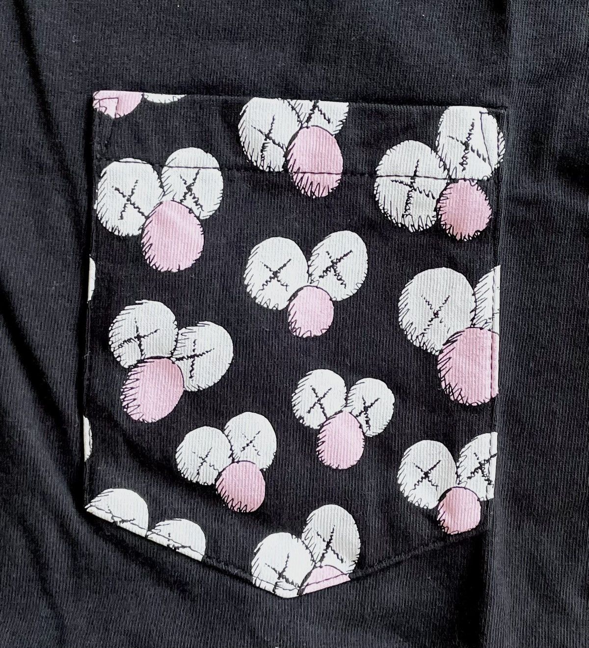 Kaws × Uniqlo Medium UT Black Pink BFF Pocket Kaws Tee Shirt Figure First Size US M / EU 48-50 / 2 - 2 Thumbnail