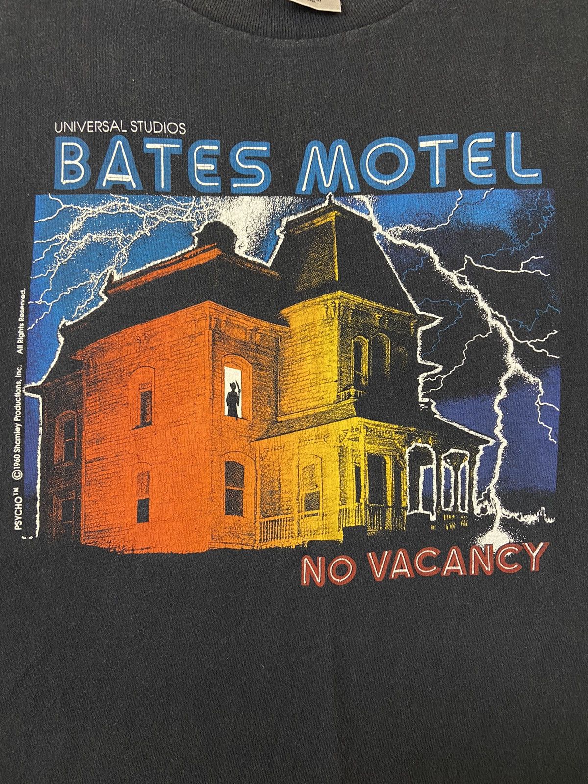 Vintage VTG 1960 PSYCHO BATES MOTEL HORROR MOVIE TEE SINGLE STITCH Size US XL / EU 56 / 4 - 2 Thumbnail