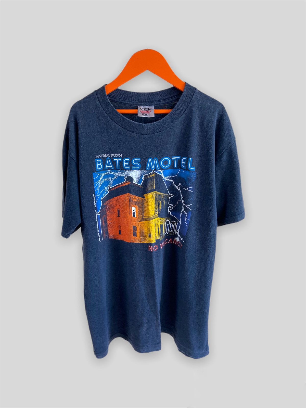 Vintage VTG 1960 PSYCHO BATES MOTEL HORROR MOVIE TEE SINGLE STITCH Size US XL / EU 56 / 4 - 1 Thumbnail
