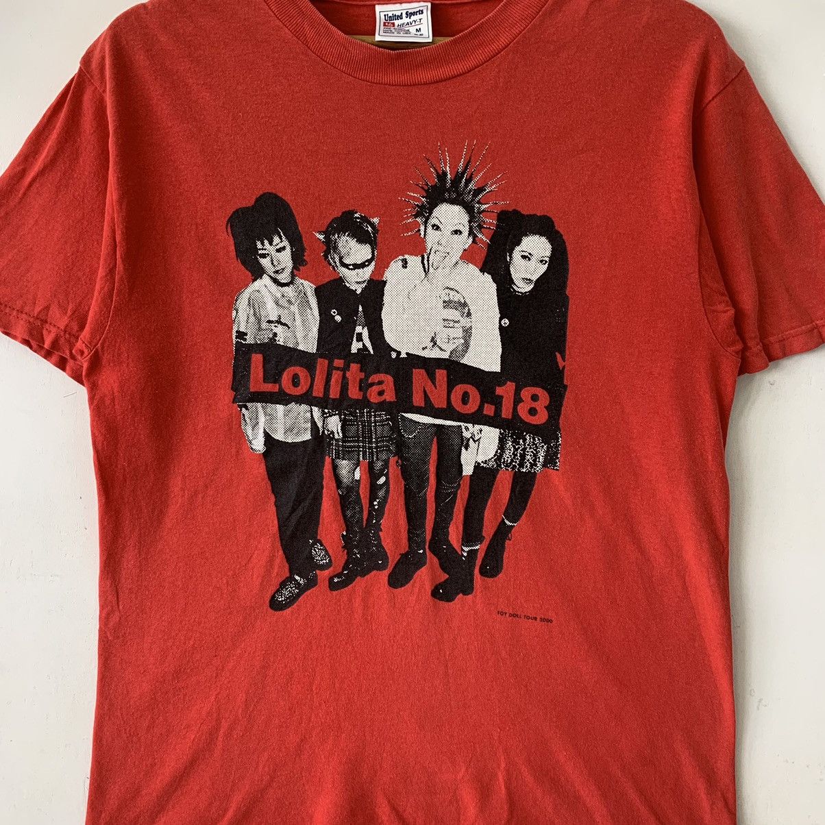 Band Tees Vintage Toy Doll Tour 2000 Lolita 18 Tshirt Size US M / EU 48-50 / 2 - 2 Thumbnail
