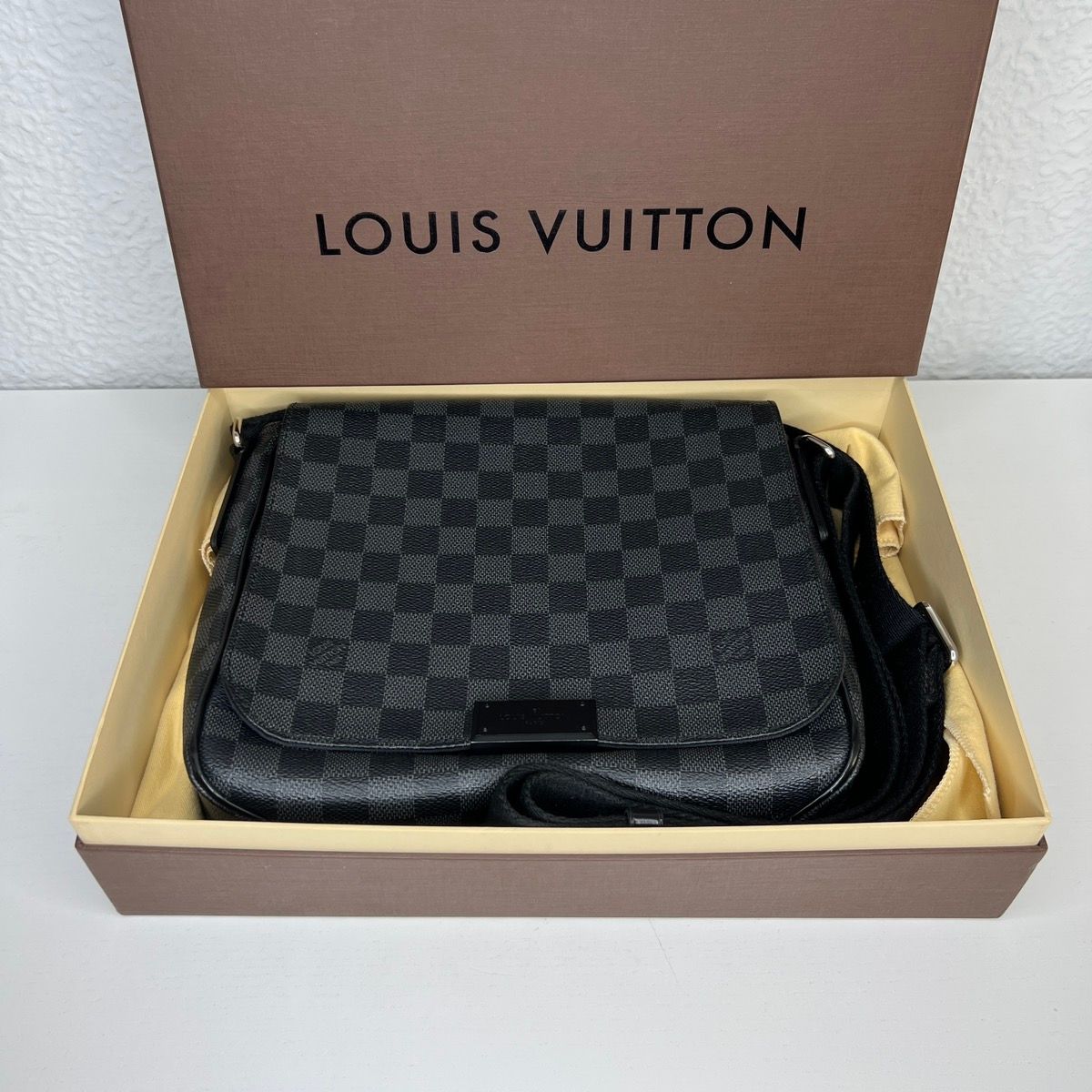 Pre-owned Avant Garde X Louis Vuitton District Pm Monogram Messenger Bag In Black