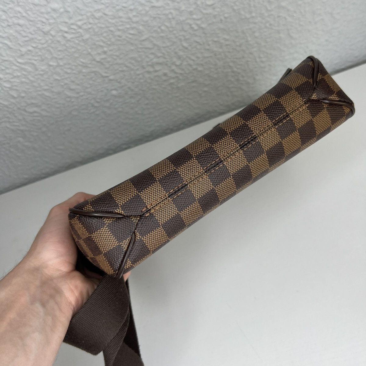 Louis Vuitton Louis Vuitton District PM Monogram Brown Messenger Bag Size ONE SIZE - 6 Thumbnail