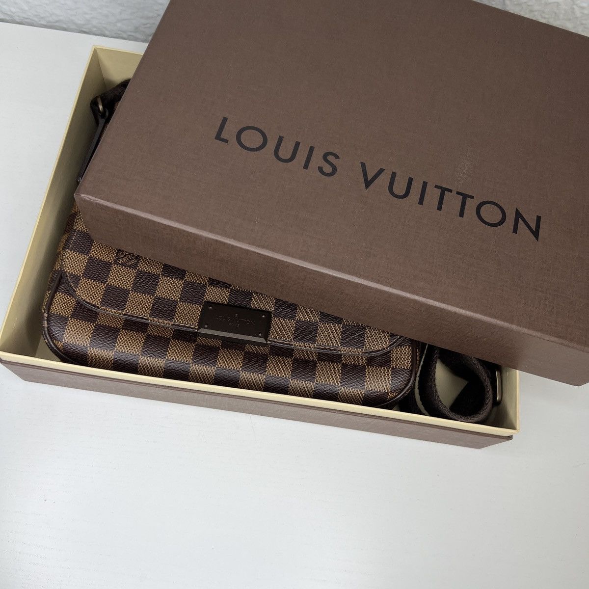 Louis Vuitton Louis Vuitton District PM Monogram Brown Messenger Bag Size ONE SIZE - 13 Thumbnail