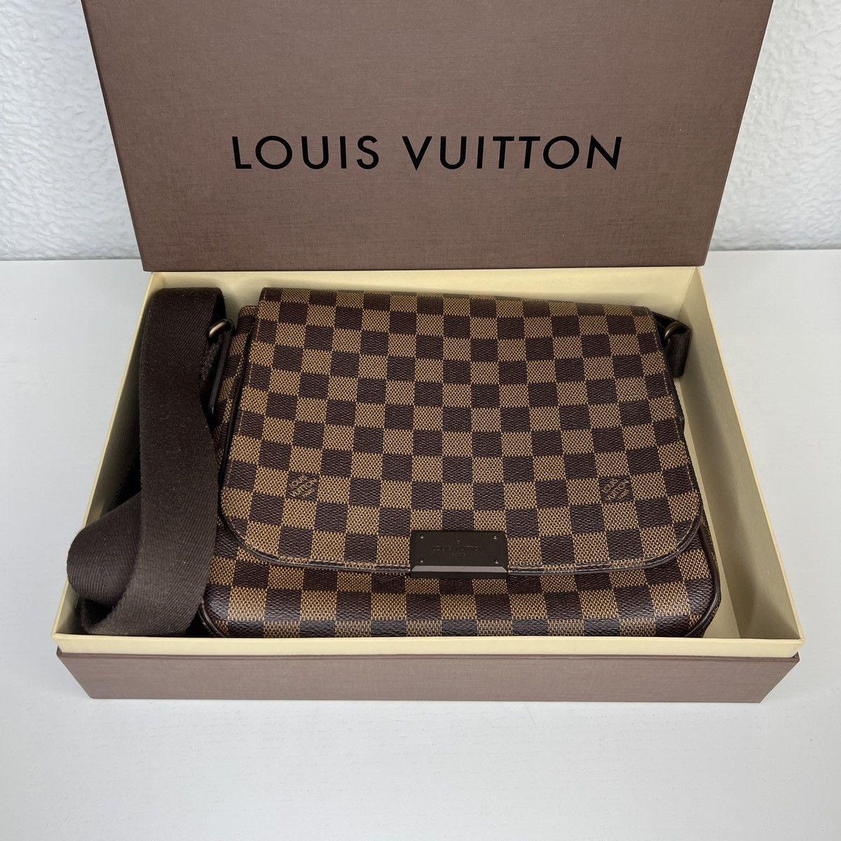 Louis Vuitton Louis Vuitton District PM Monogram Brown Messenger Bag Size ONE SIZE - 1 Thumbnail