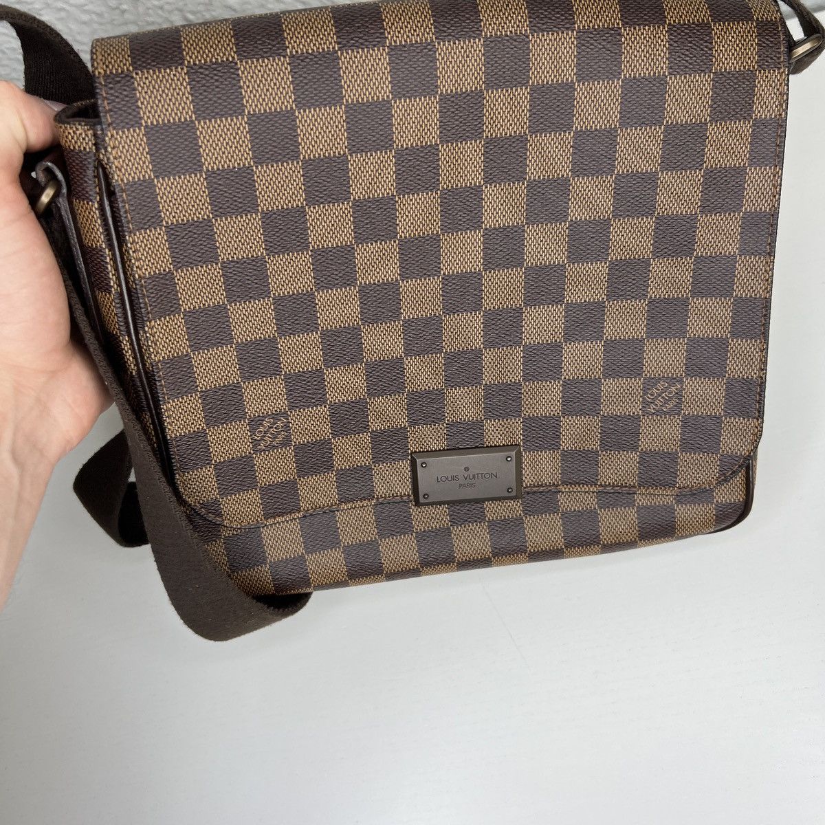 Louis Vuitton Louis Vuitton District PM Monogram Brown Messenger Bag Size ONE SIZE - 4 Thumbnail