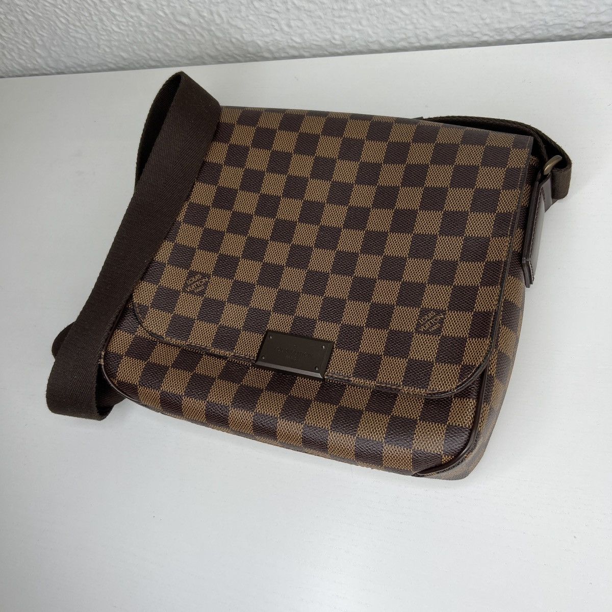Louis Vuitton Louis Vuitton District PM Monogram Brown Messenger Bag Size ONE SIZE - 3 Thumbnail
