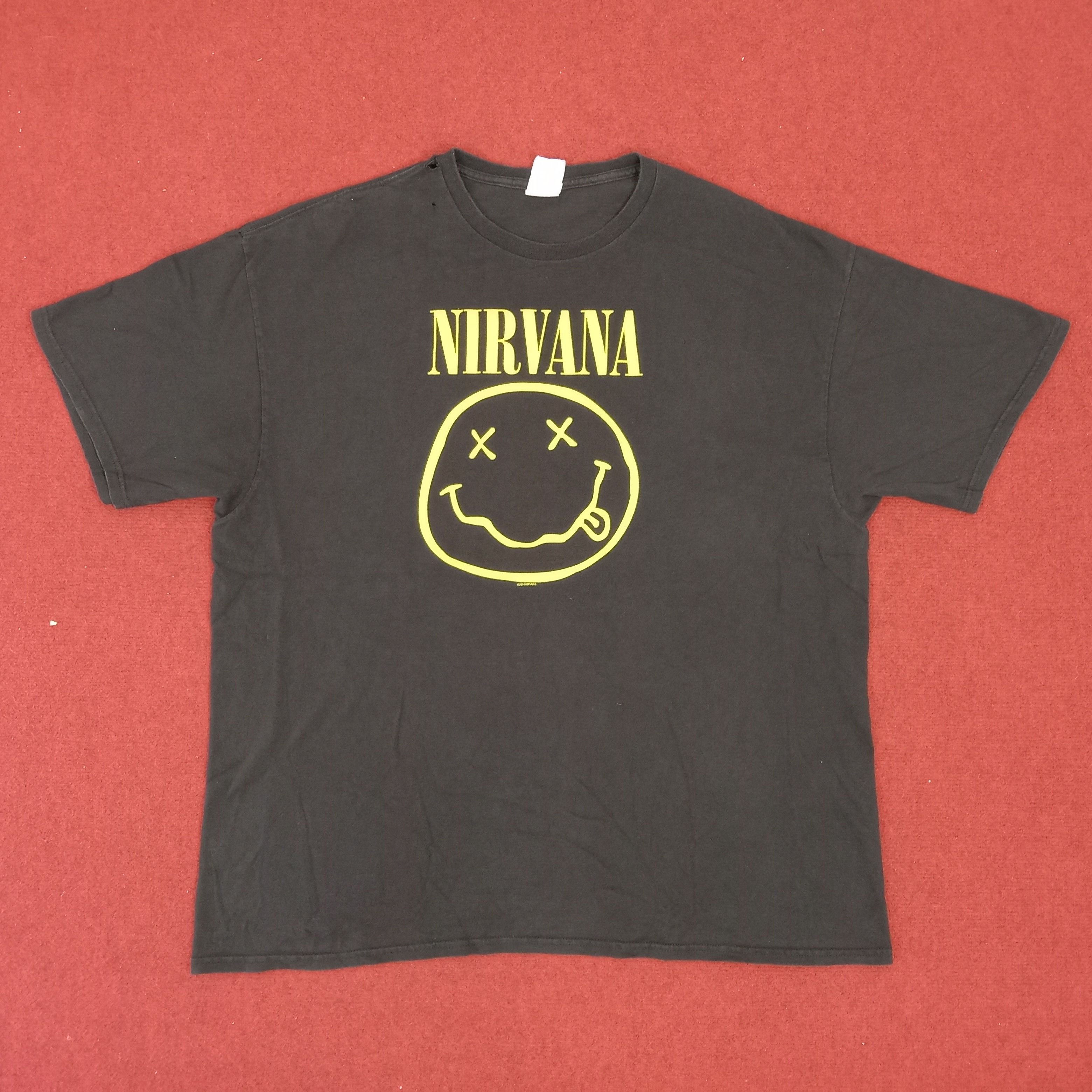 Maglietta Nirvana Ufficiale – Sitting Band Logo – Unisex – Nero Distressed – 60% Cotone Riciclato - 5