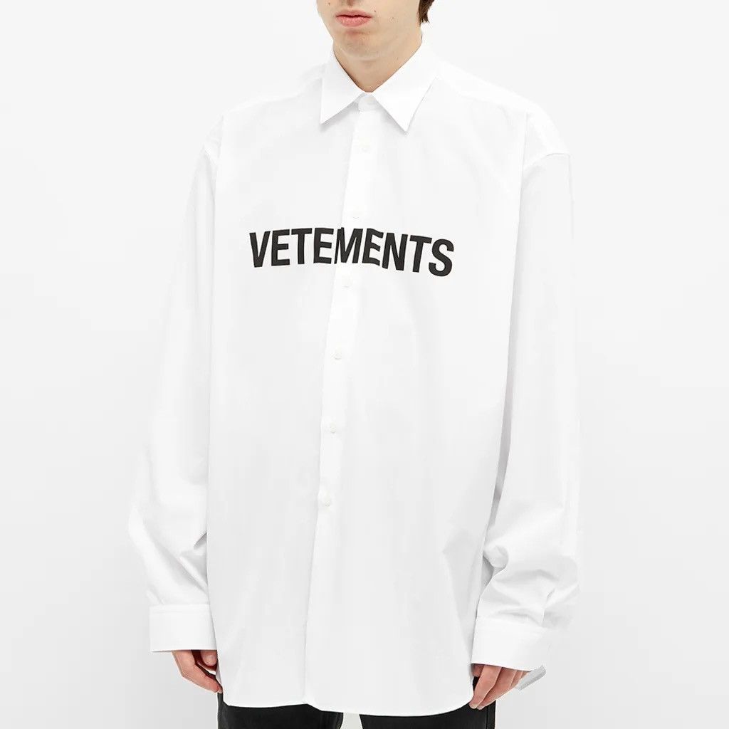 Vetements Vetements AW20 Logo Oversized Shirt Size US L / EU 52-54 / 3 - 8 Thumbnail
