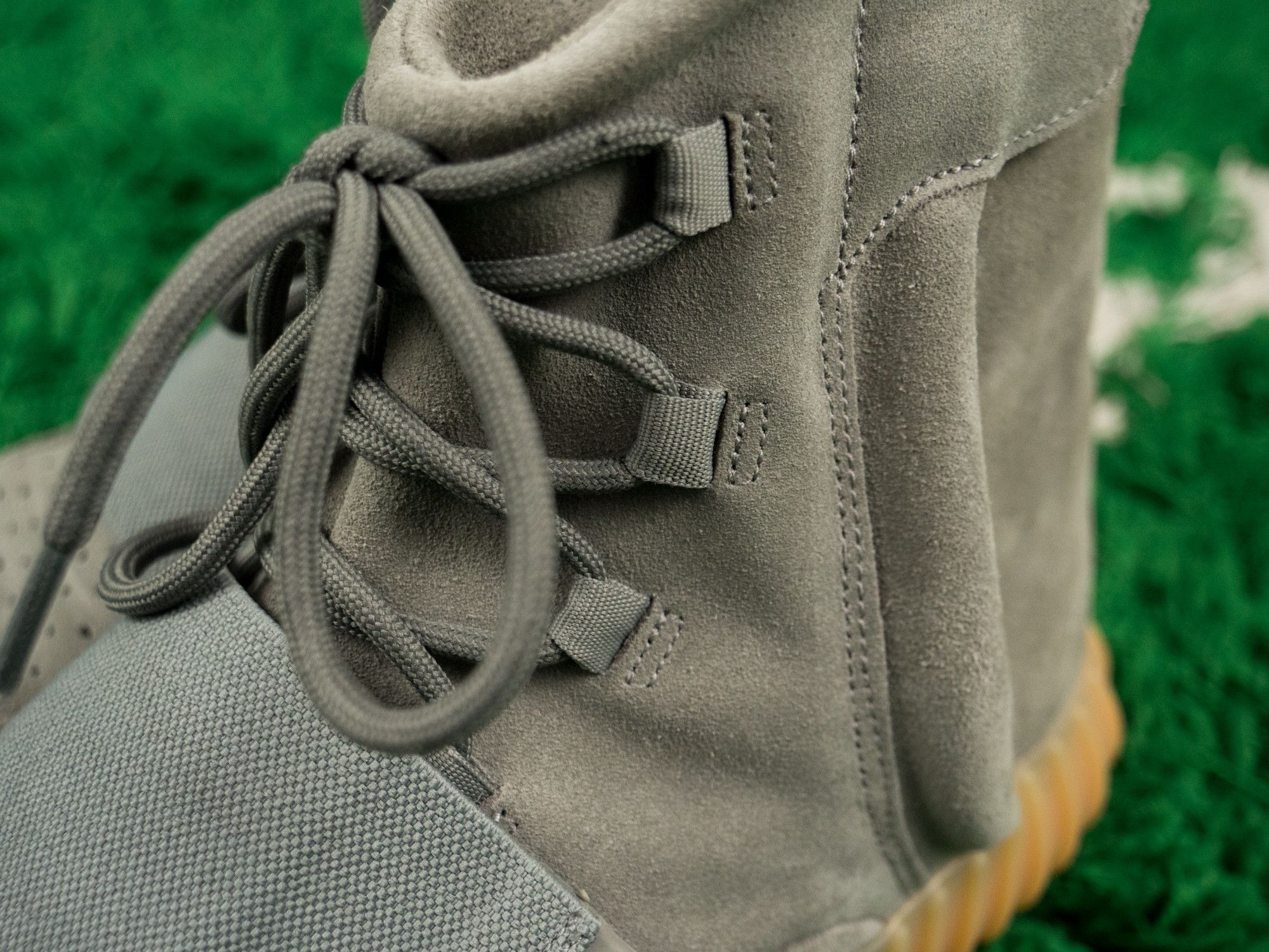 Adidas × Kanye West VNDS YEEZY 750 GREY GUM PERFECT CONTITION Size US 10 / EU 43 - 8 Thumbnail