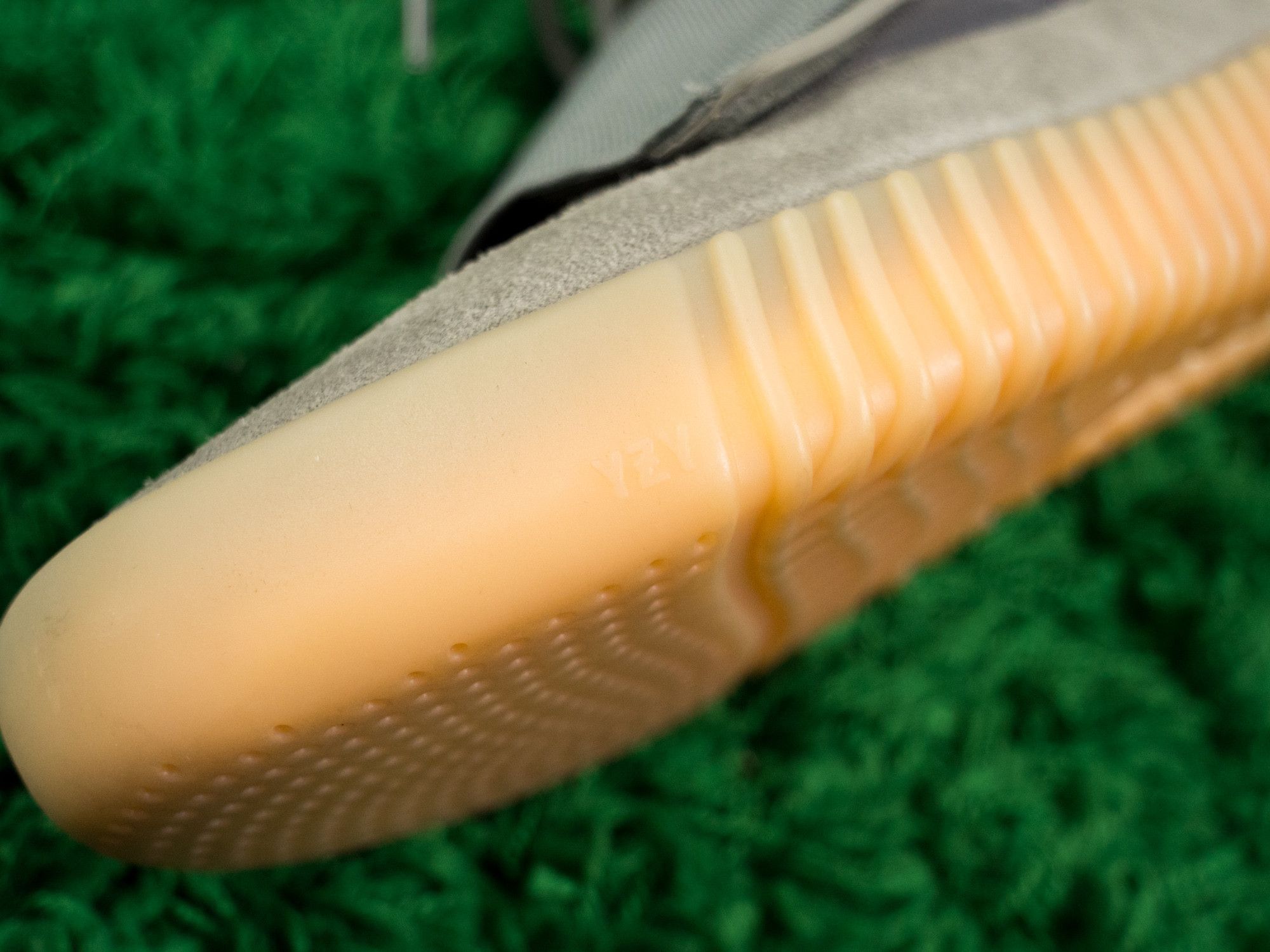 Adidas × Kanye West VNDS YEEZY 750 GREY GUM PERFECT CONTITION Size US 10 / EU 43 - 17 Thumbnail