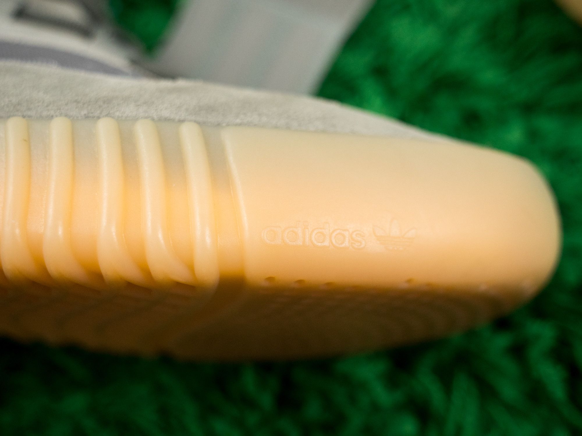 Adidas × Kanye West VNDS YEEZY 750 GREY GUM PERFECT CONTITION Size US 10 / EU 43 - 16 Thumbnail