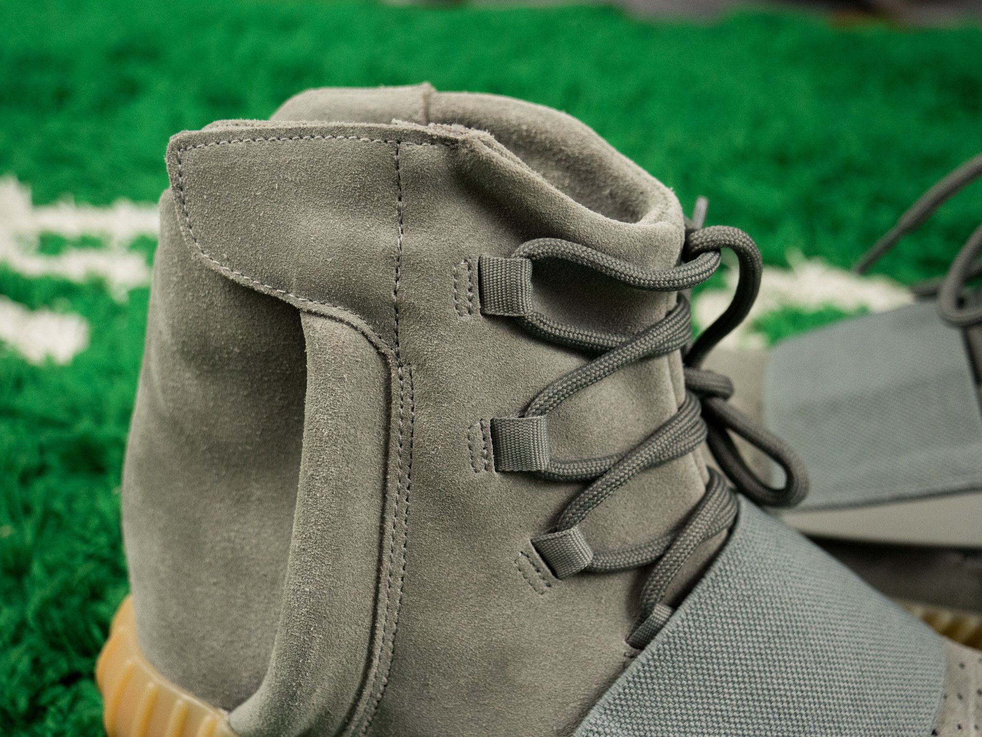 Adidas × Kanye West VNDS YEEZY 750 GREY GUM PERFECT CONTITION Size US 10 / EU 43 - 7 Thumbnail