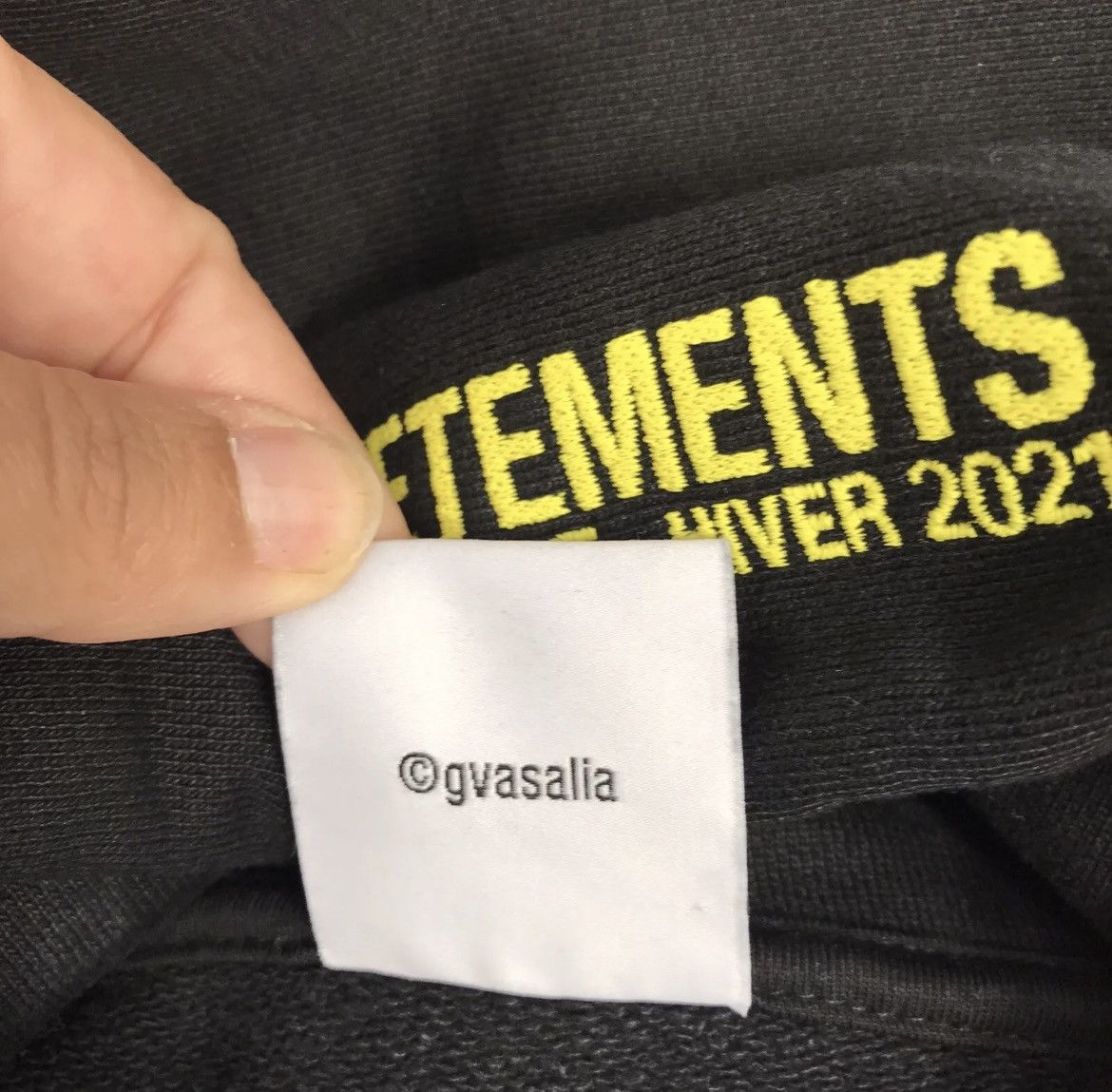 Vetements VETEMENTS WORLD TOUR BLACK AND YELLOW OVERSIZED HOODIE Size US XL / EU 56 / 4 - 10 Thumbnail