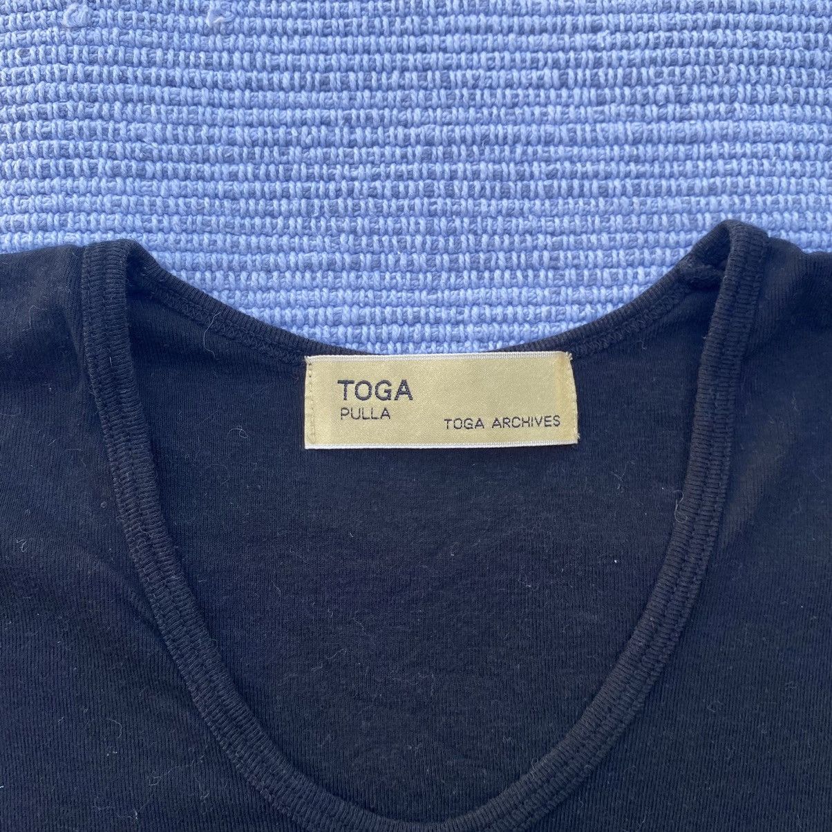 v-neck tshirt