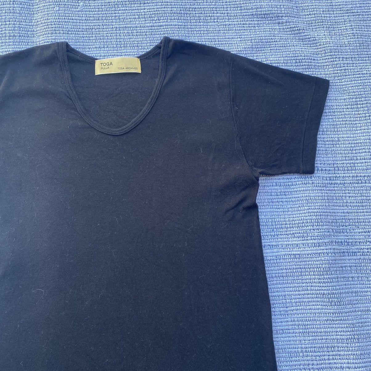 v-neck tshirt