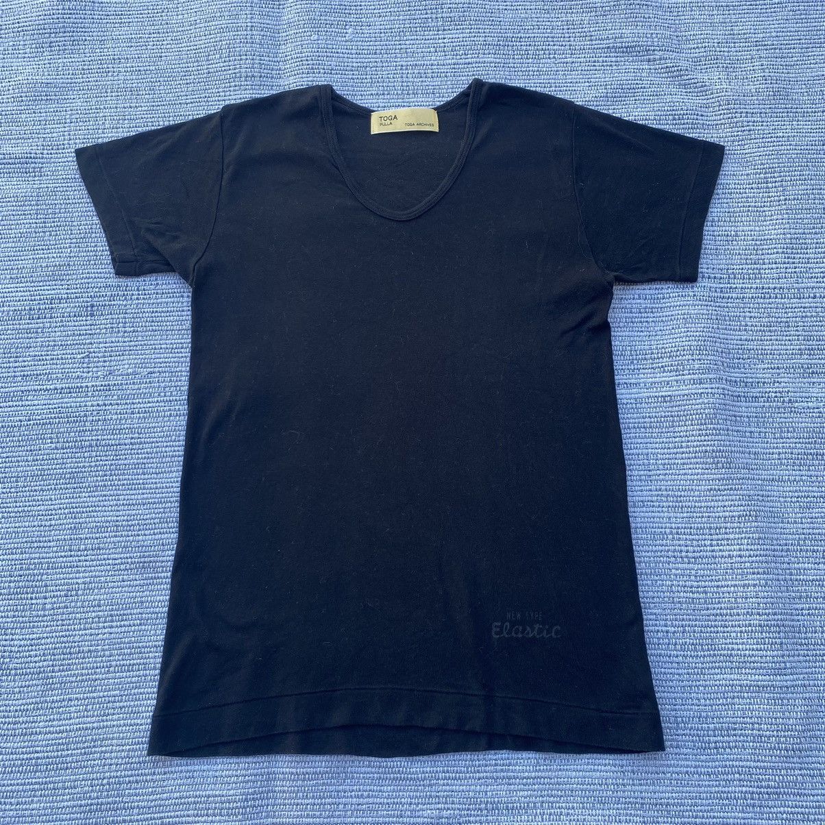 v-neck tshirt