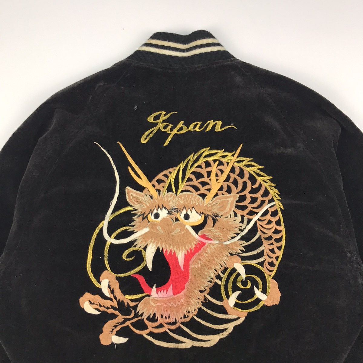 Japanese Brand × Vintage JAPAN TRADITIONAL SUKAJAN dragon embroidery velvet jacket Size US M / EU 48-50 / 2 - 3 Thumbnail