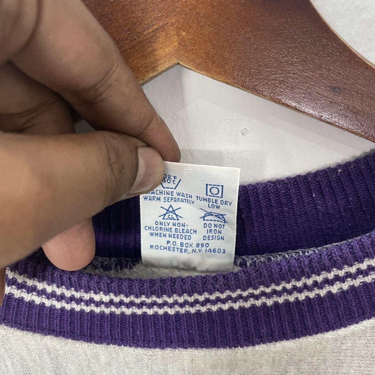 Champion Vintage Champion Reverse Weave Embroidery Logo Sweatshirt Size US L / EU 52-54 / 3 - 6 Thumbnail