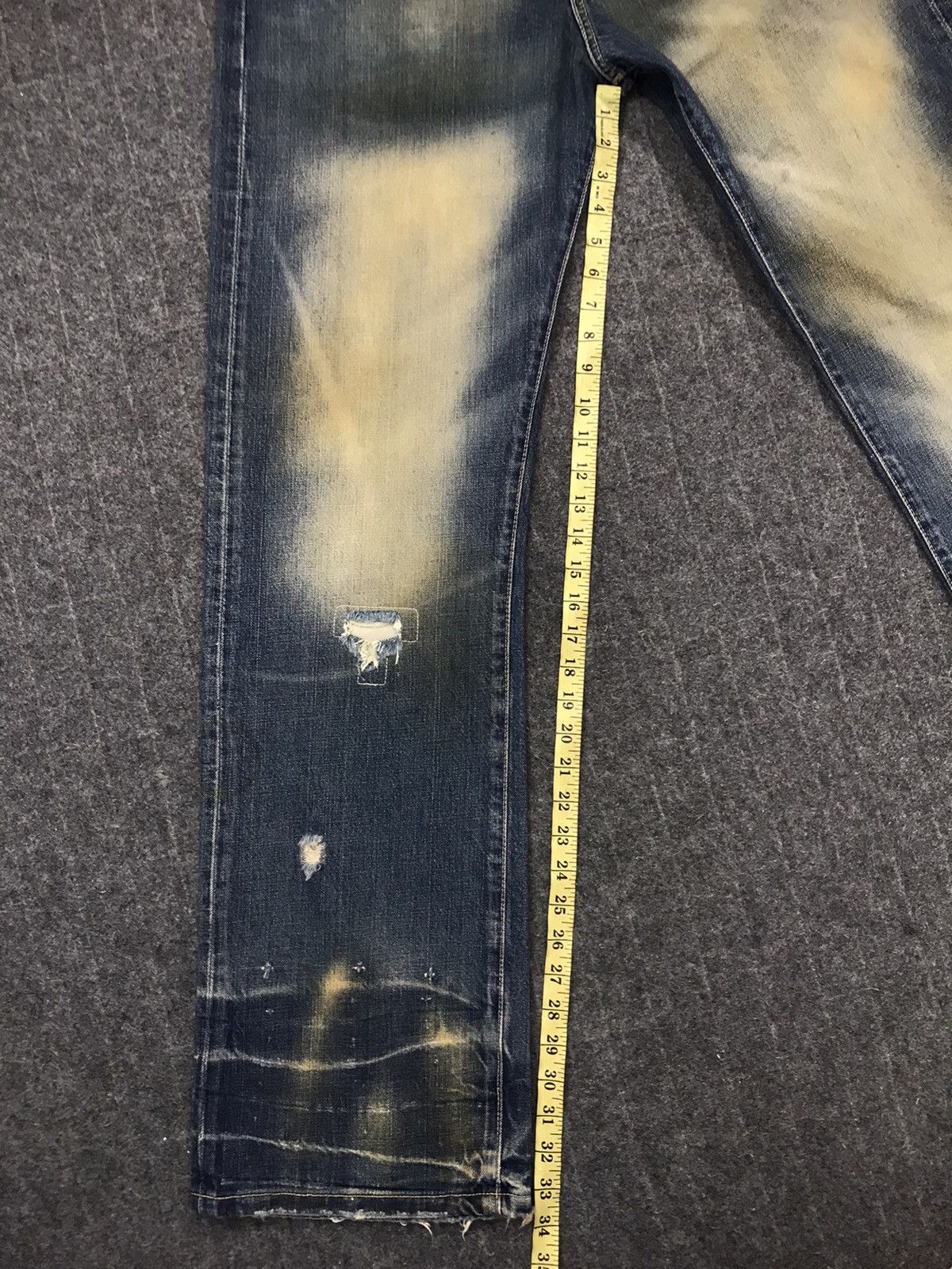 Levi's × Vintage Vintage Levi’s Distressed Design Buckle Back Denim Jeans Size US 33 - 24 Thumbnail