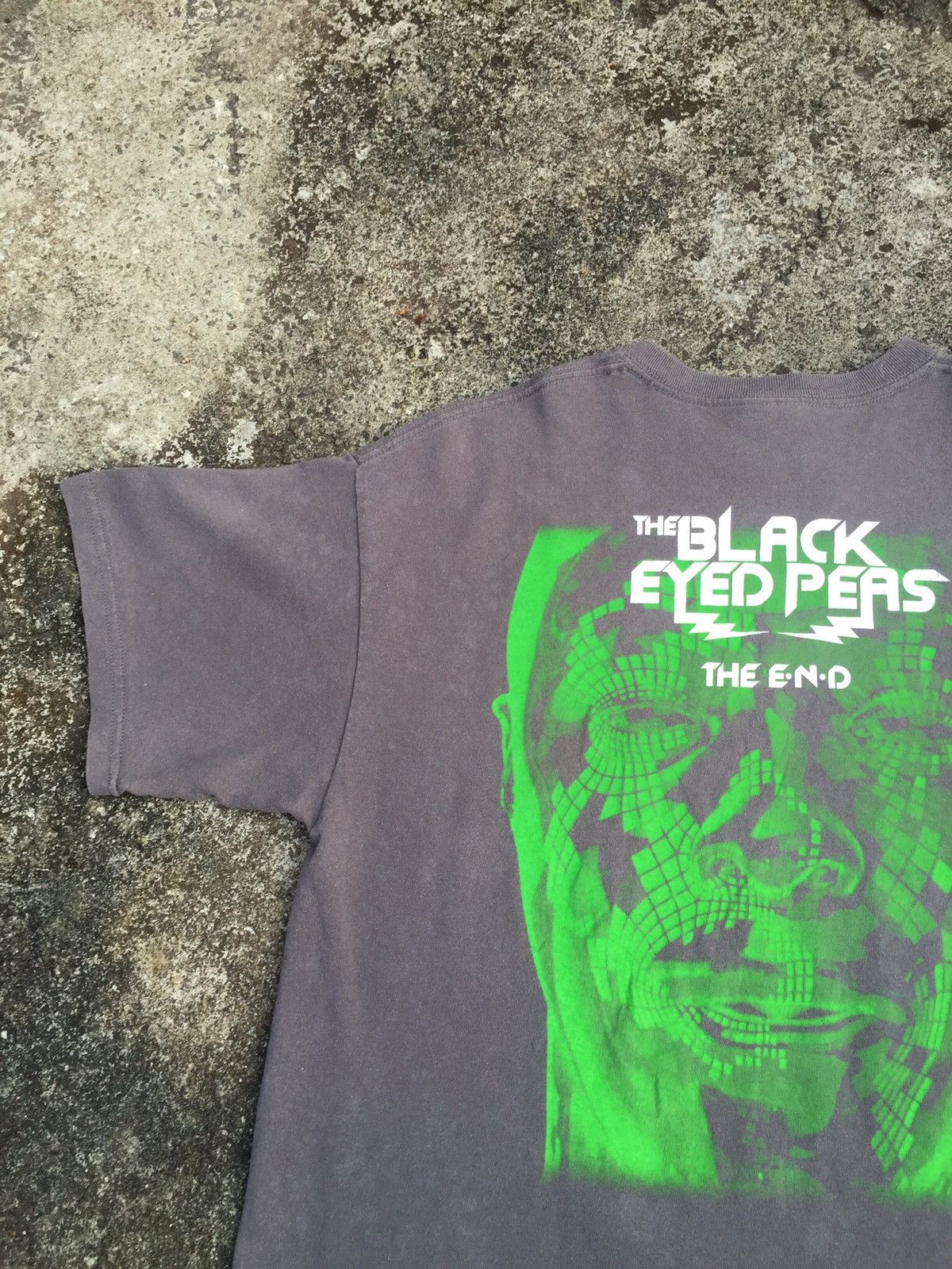 Band Tees × Rap Tees × Vintage Vintage Rap Tees Black Eyed Peas The End Album Promo Size US L / EU 52-54 / 3 - 5 Thumbnail