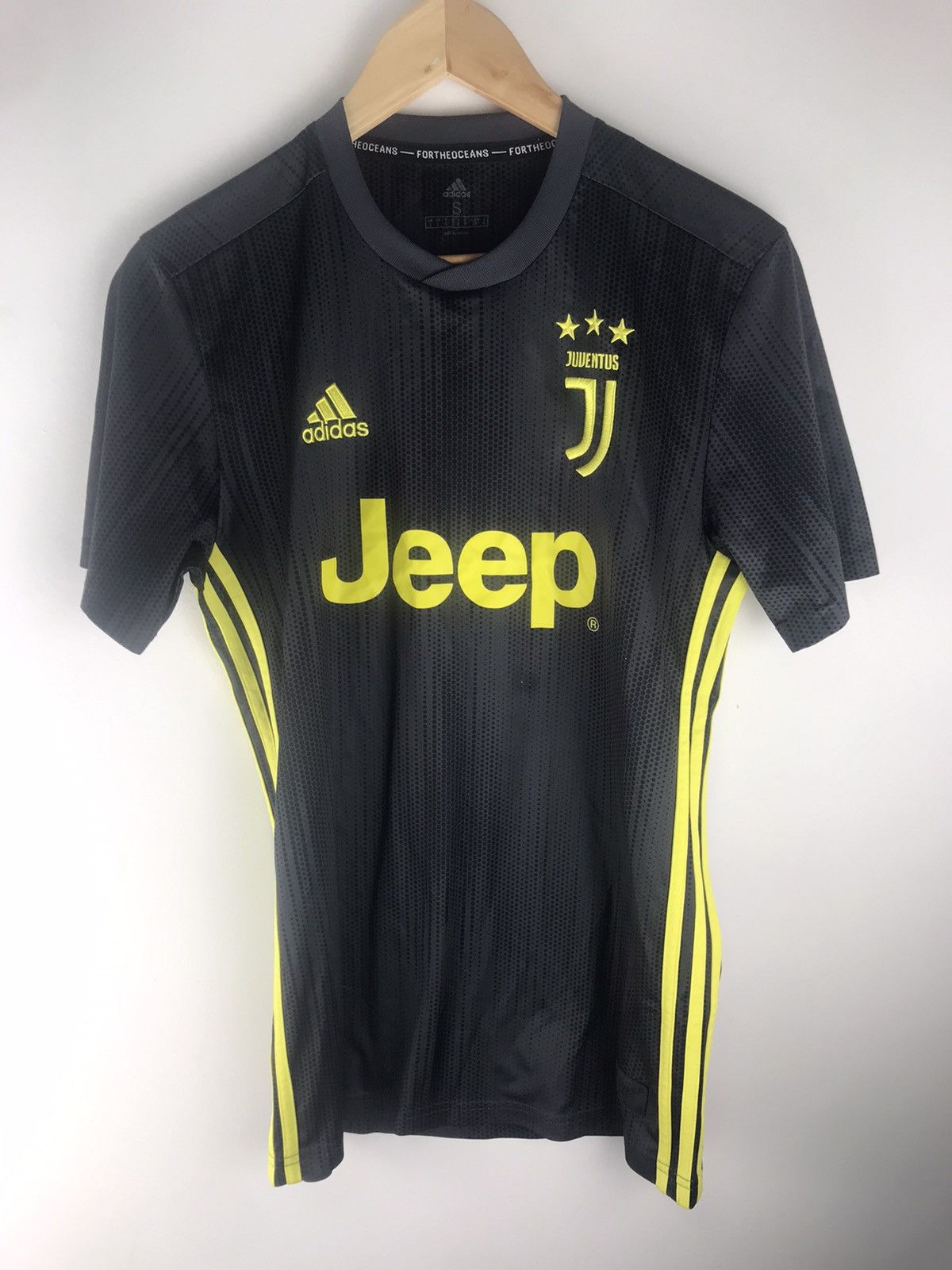 Adidas 2018/19 Juventus Soccer Jersey, Football Shirt ADIDAS DP0455 Size US S / EU 44-46 / 1 - 1 Thumbnail