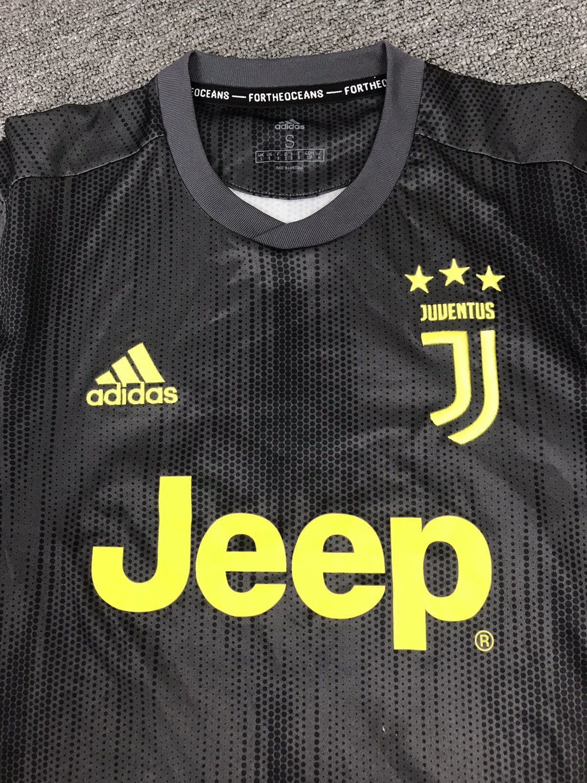 Adidas 2018/19 Juventus Soccer Jersey, Football Shirt ADIDAS DP0455 Size US S / EU 44-46 / 1 - 3 Thumbnail