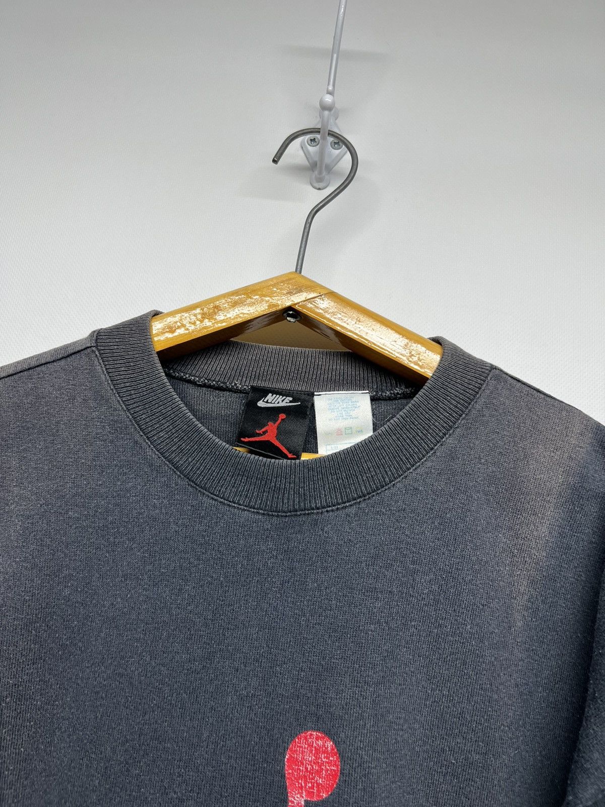 Jordan Brand × Nike × Vintage Vintage Y2k Faded Nike Jordan 23 Spell Out Logo T-Shirt 90’s Size US S / EU 44-46 / 1 - 3 Thumbnail