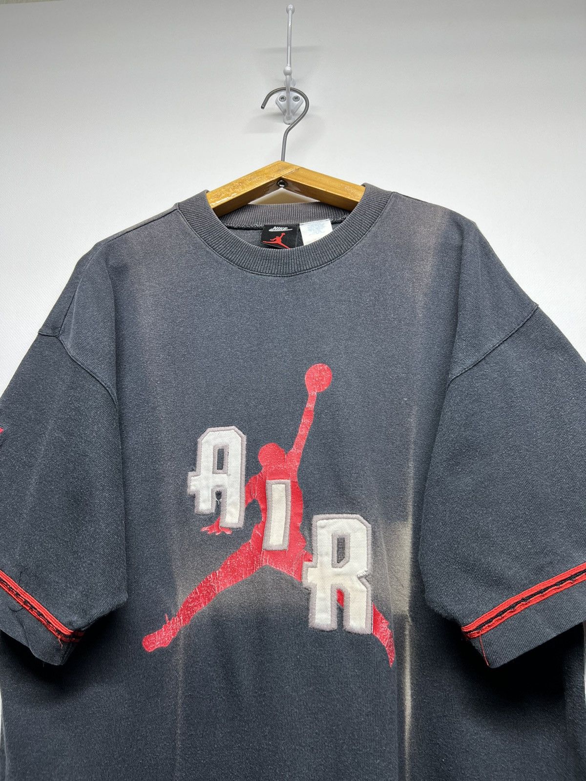 Jordan Brand × Nike × Vintage Vintage Y2k Faded Nike Jordan 23 Spell Out Logo T-Shirt 90’s Size US S / EU 44-46 / 1 - 1 Thumbnail