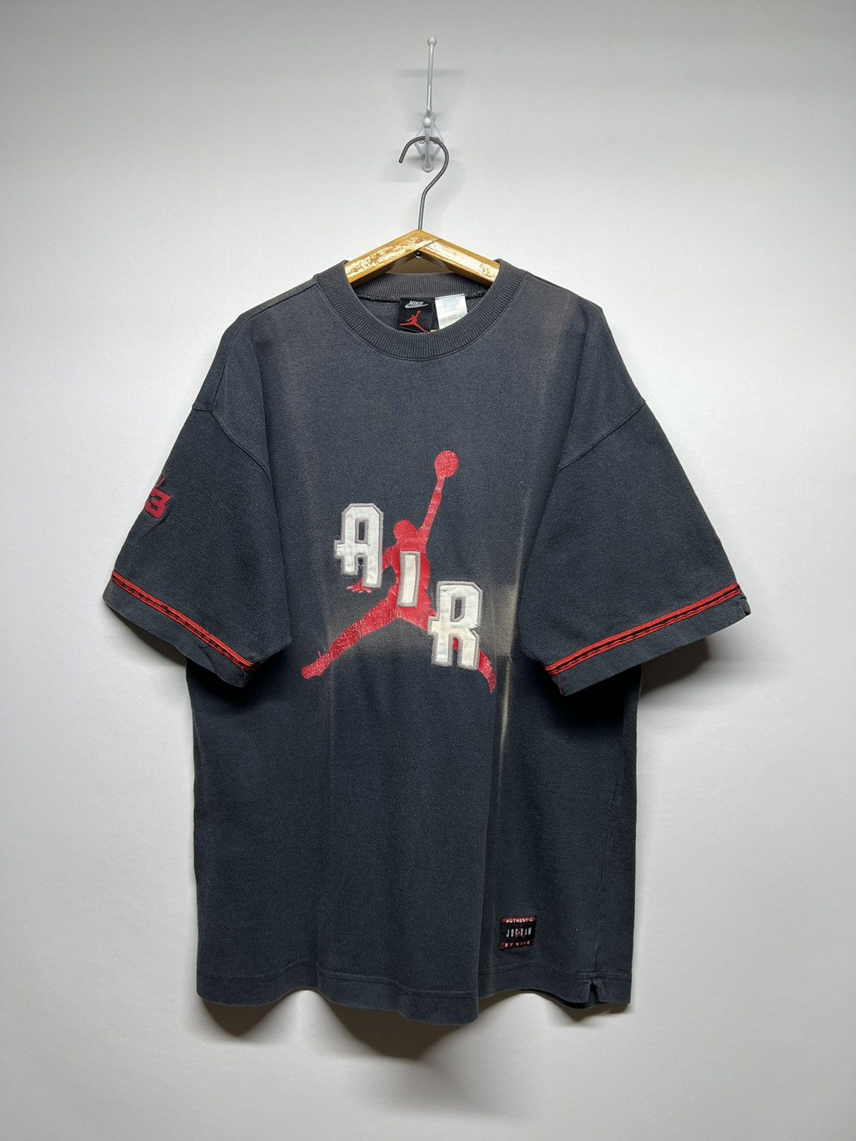 Jordan Brand × Nike × Vintage Vintage Y2k Faded Nike Jordan 23 Spell Out Logo T-Shirt 90’s Size US S / EU 44-46 / 1 - 2 Thumbnail