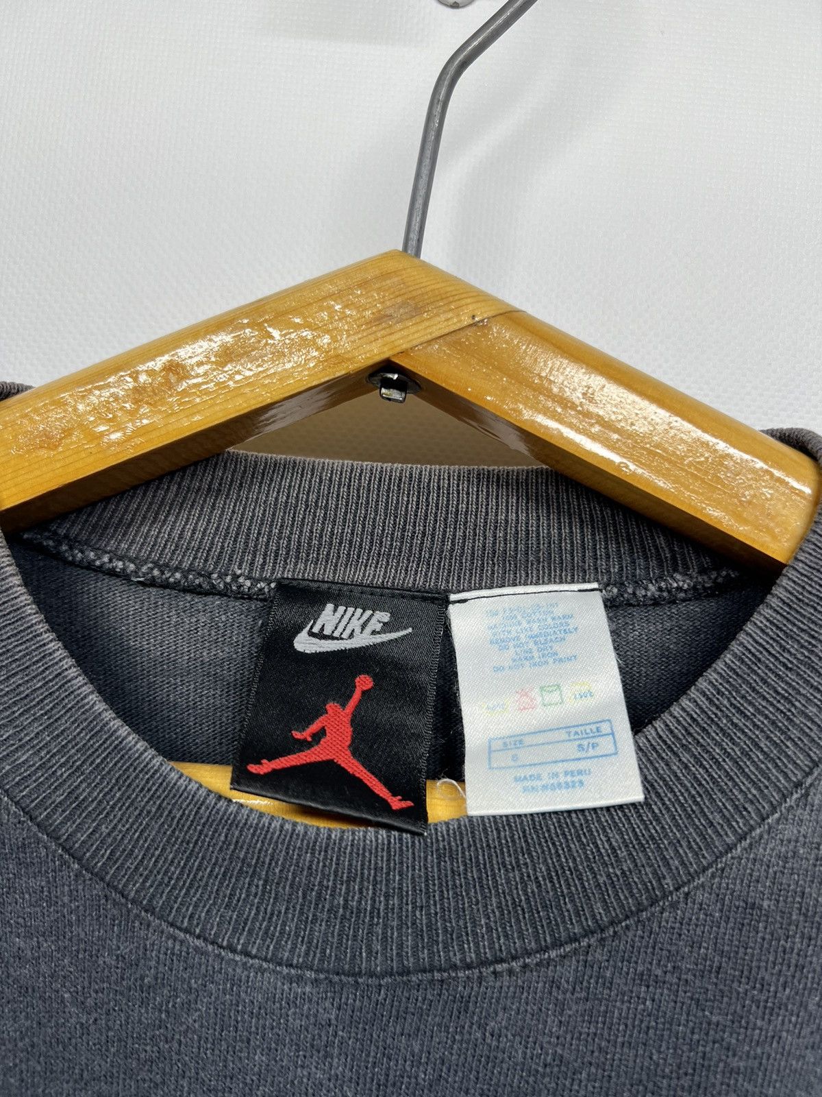 Jordan Brand × Nike × Vintage Vintage Y2k Faded Nike Jordan 23 Spell Out Logo T-Shirt 90’s Size US S / EU 44-46 / 1 - 7 Thumbnail
