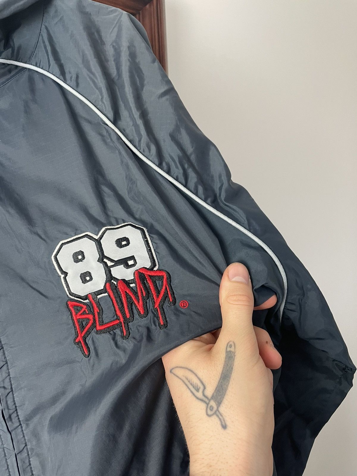 Vintage Blind Skateboards Vintage 90s Light Jacket Windbreaker Rare Size US M / EU 48-50 / 2 - 3 Thumbnail