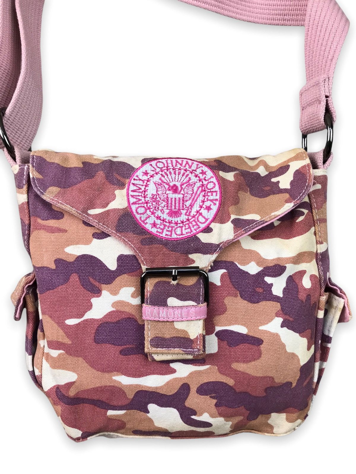 Vintage 🔥GRAILED BEST OFFER🔥RAMONES CROSSBODY SLINGBAG Size ONE SIZE - 8 Thumbnail