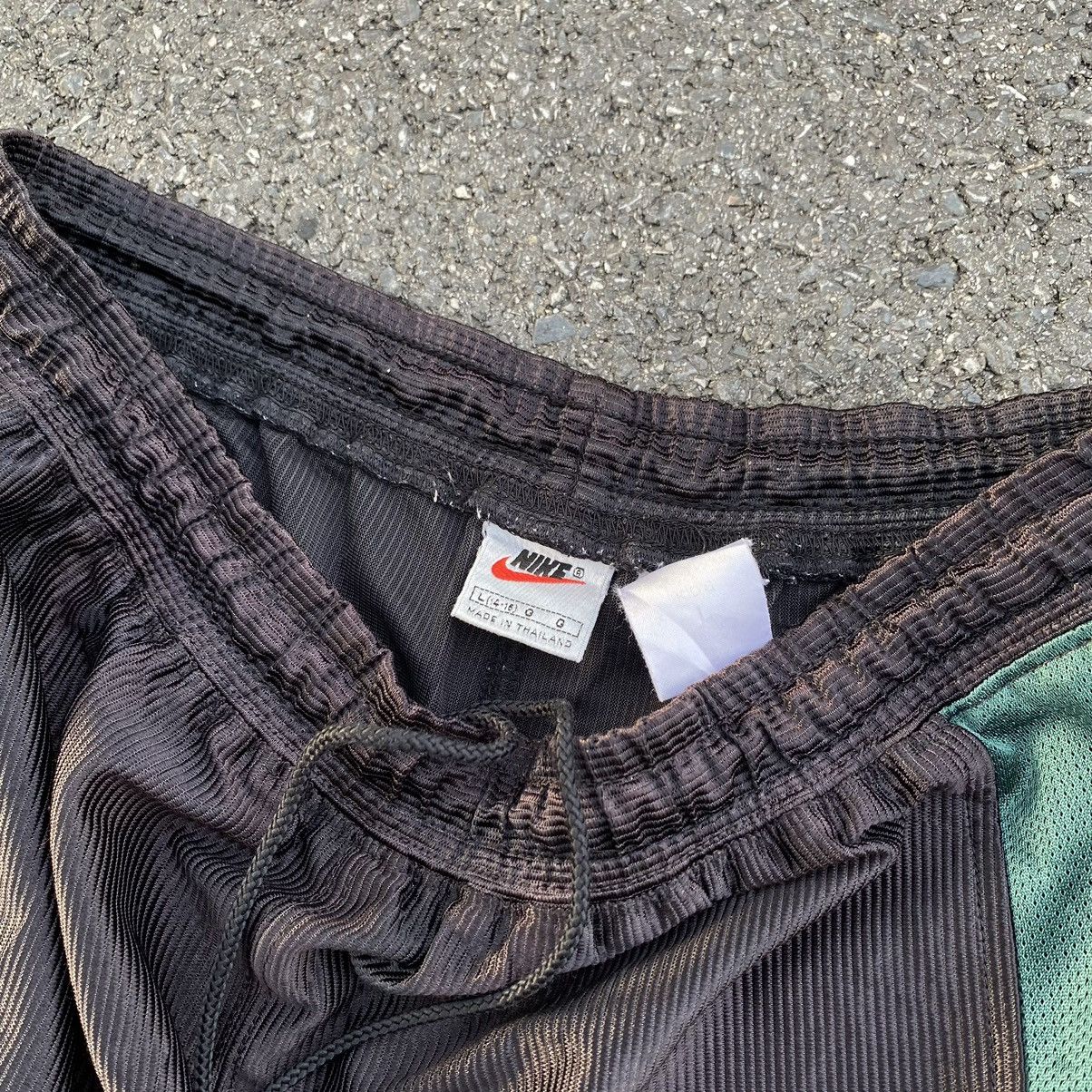 Nike × Vintage Vintage Nike Swoosh Spell Out Basketball Shorts Size US 36 / EU 52 - 4 Thumbnail