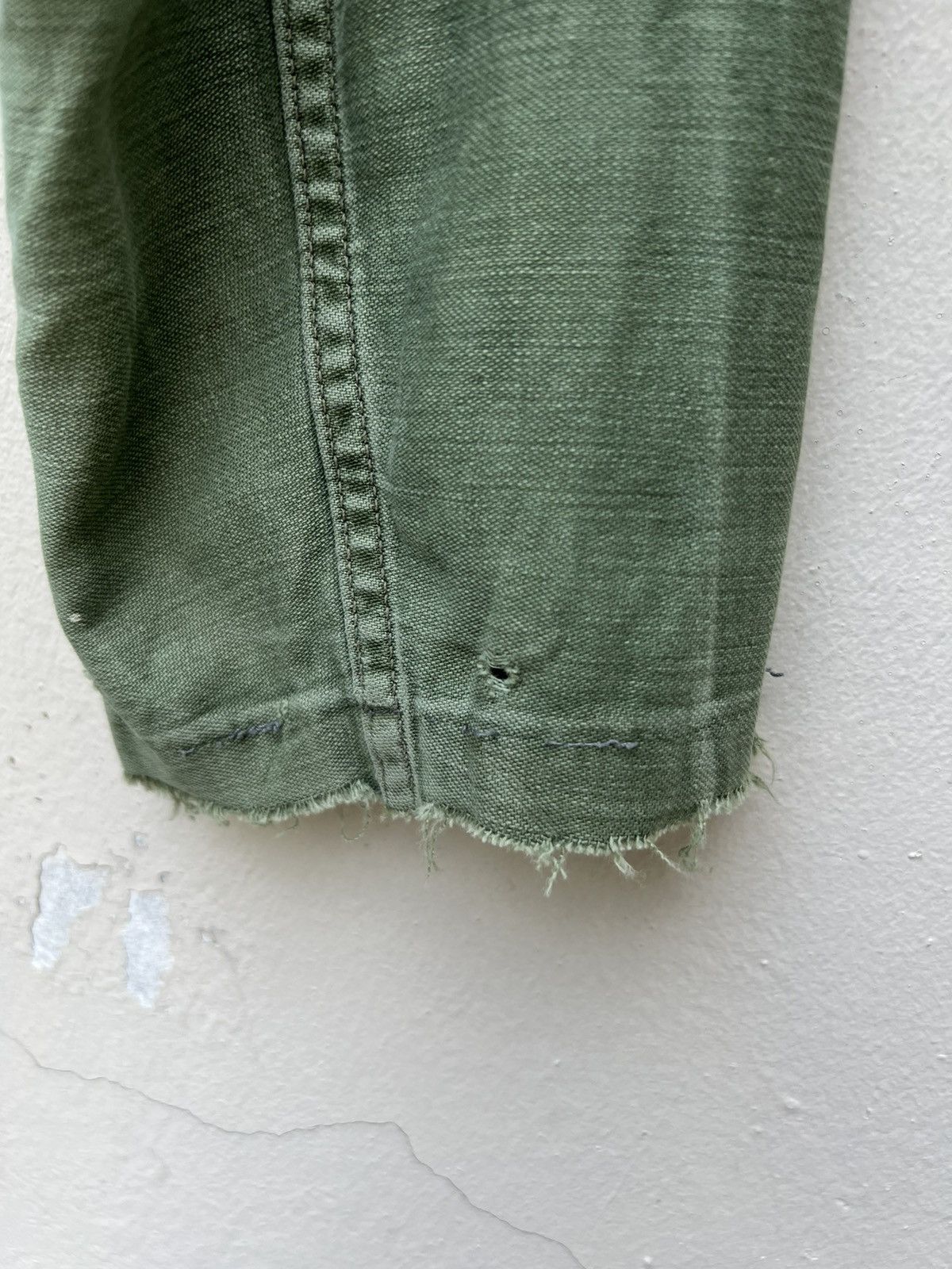 Vintage Vintage 70s US Military Fade Olive Green Rips Trashed Shirt Size US M / EU 48-50 / 2 - 20 Thumbnail