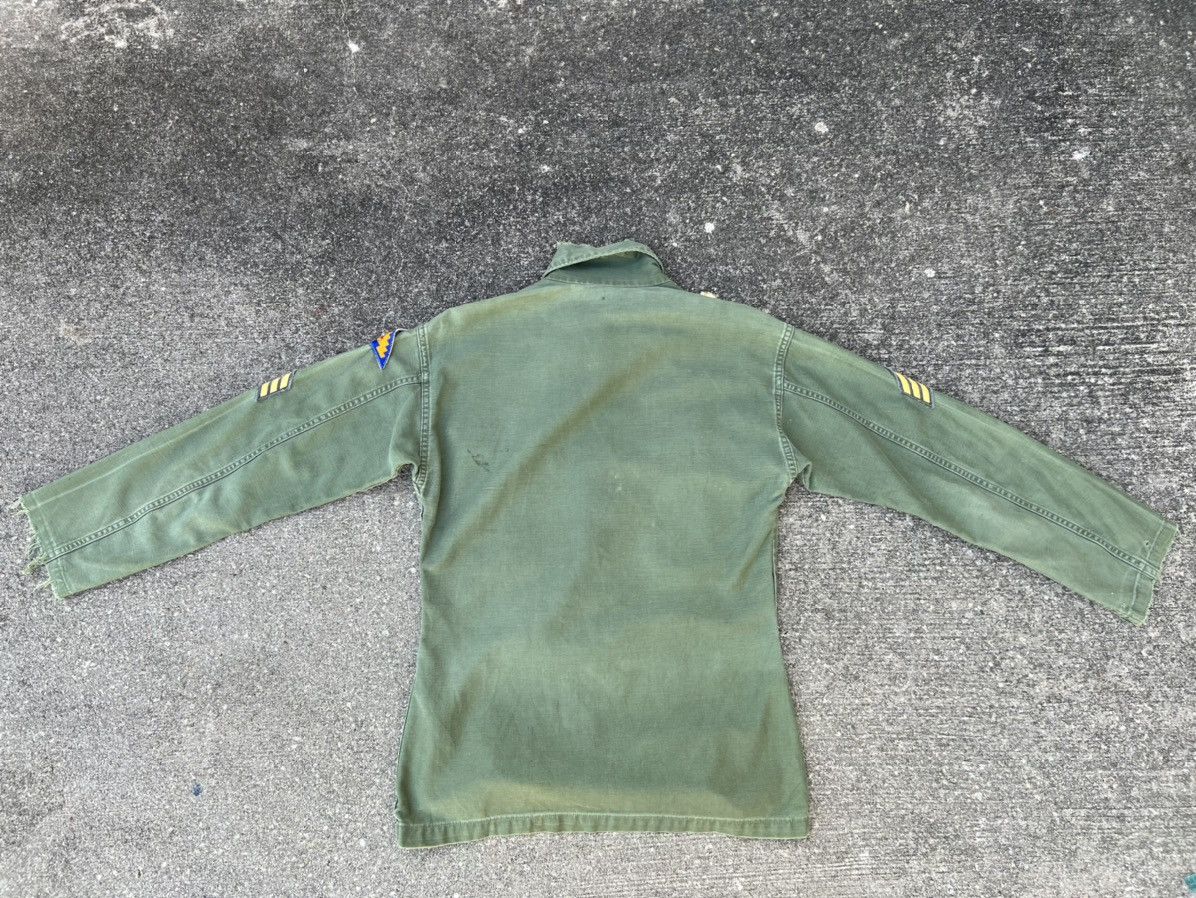 Vintage Vintage 70s US Military Fade Olive Green Rips Trashed Shirt Size US M / EU 48-50 / 2 - 5 Thumbnail