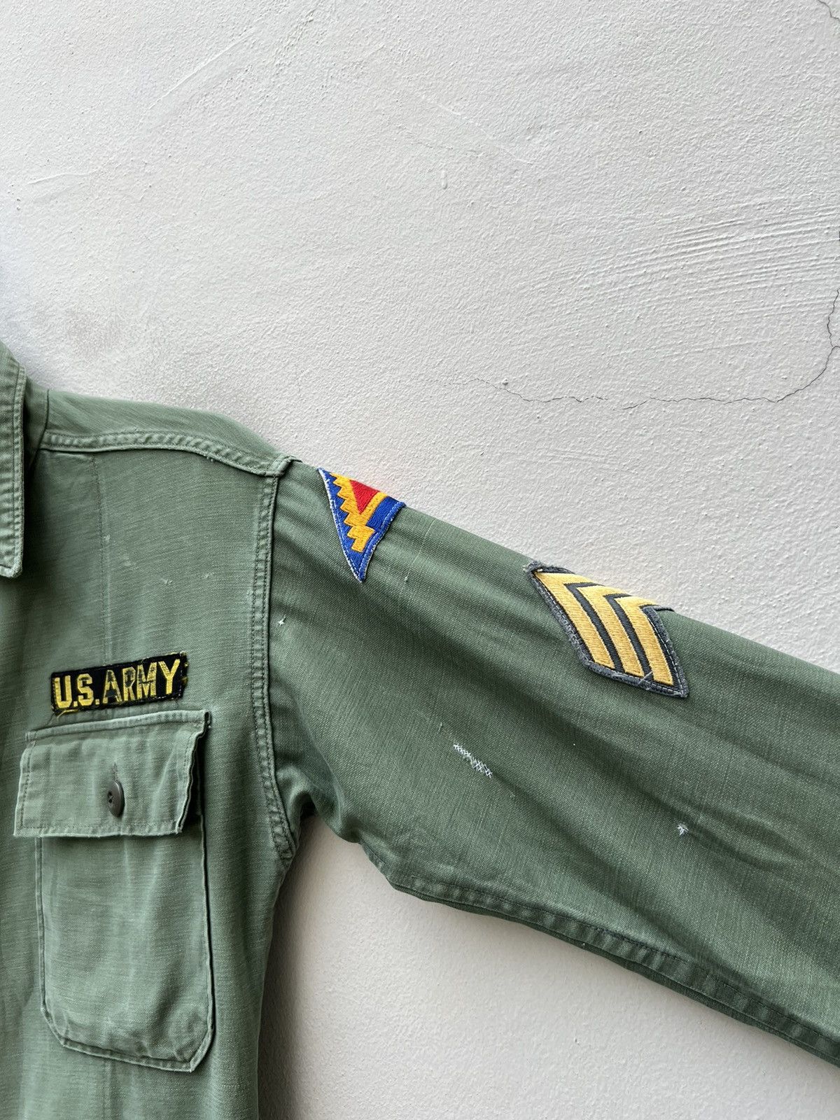 Vintage Vintage 70s US Military Fade Olive Green Rips Trashed Shirt Size US M / EU 48-50 / 2 - 10 Thumbnail