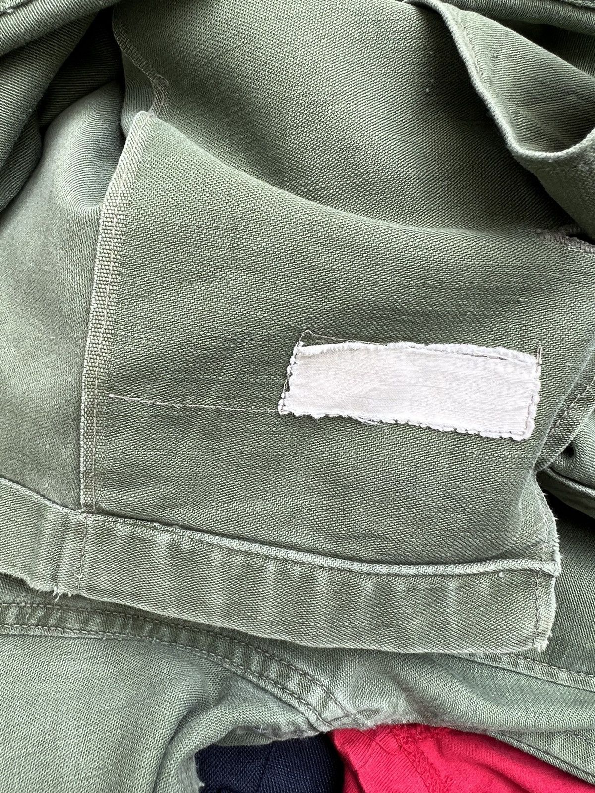 Vintage Vintage 70s US Military Fade Olive Green Rips Trashed Shirt Size US M / EU 48-50 / 2 - 25 Thumbnail