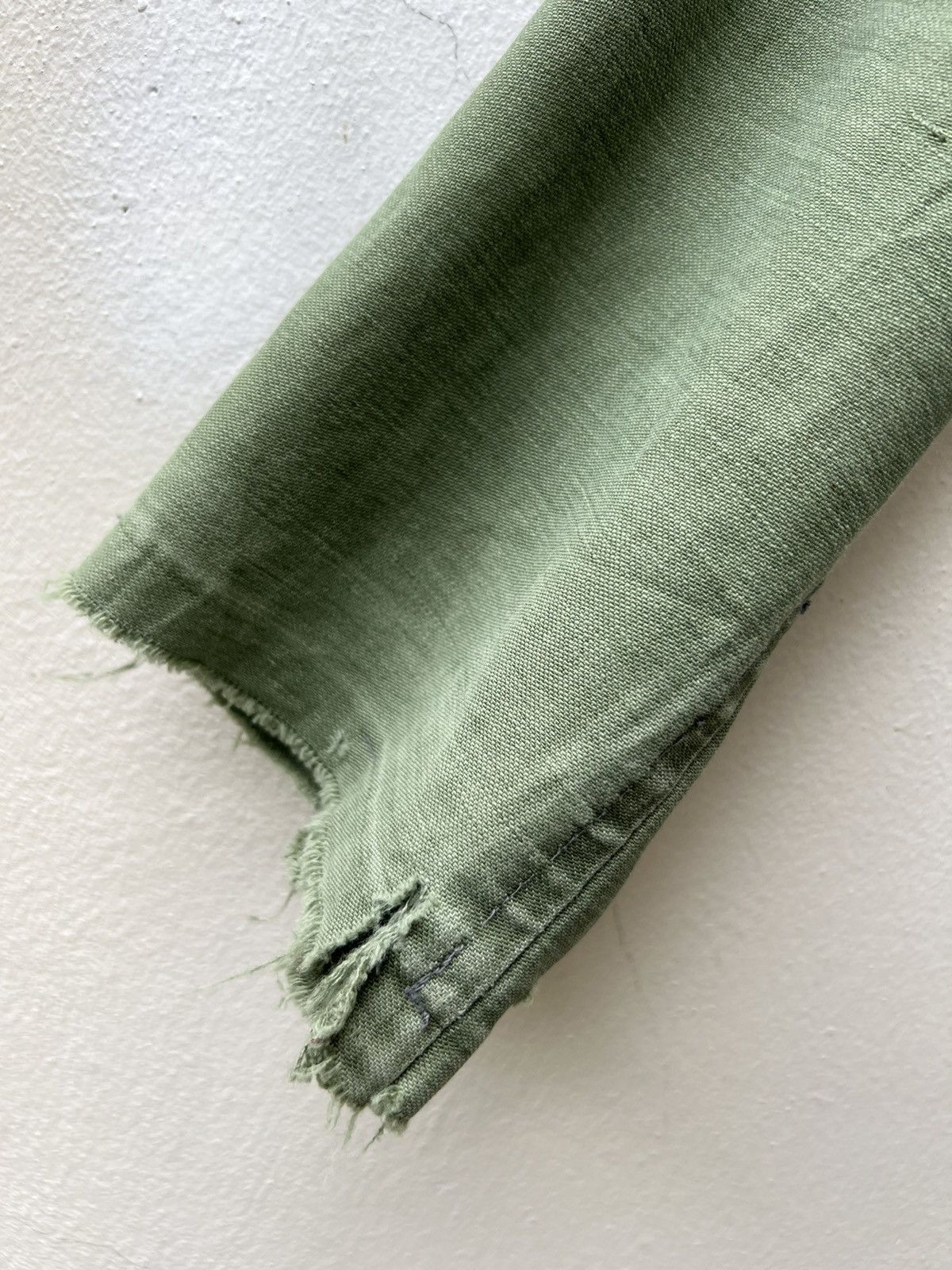 Vintage Vintage 70s US Military Fade Olive Green Rips Trashed Shirt Size US M / EU 48-50 / 2 - 9 Thumbnail